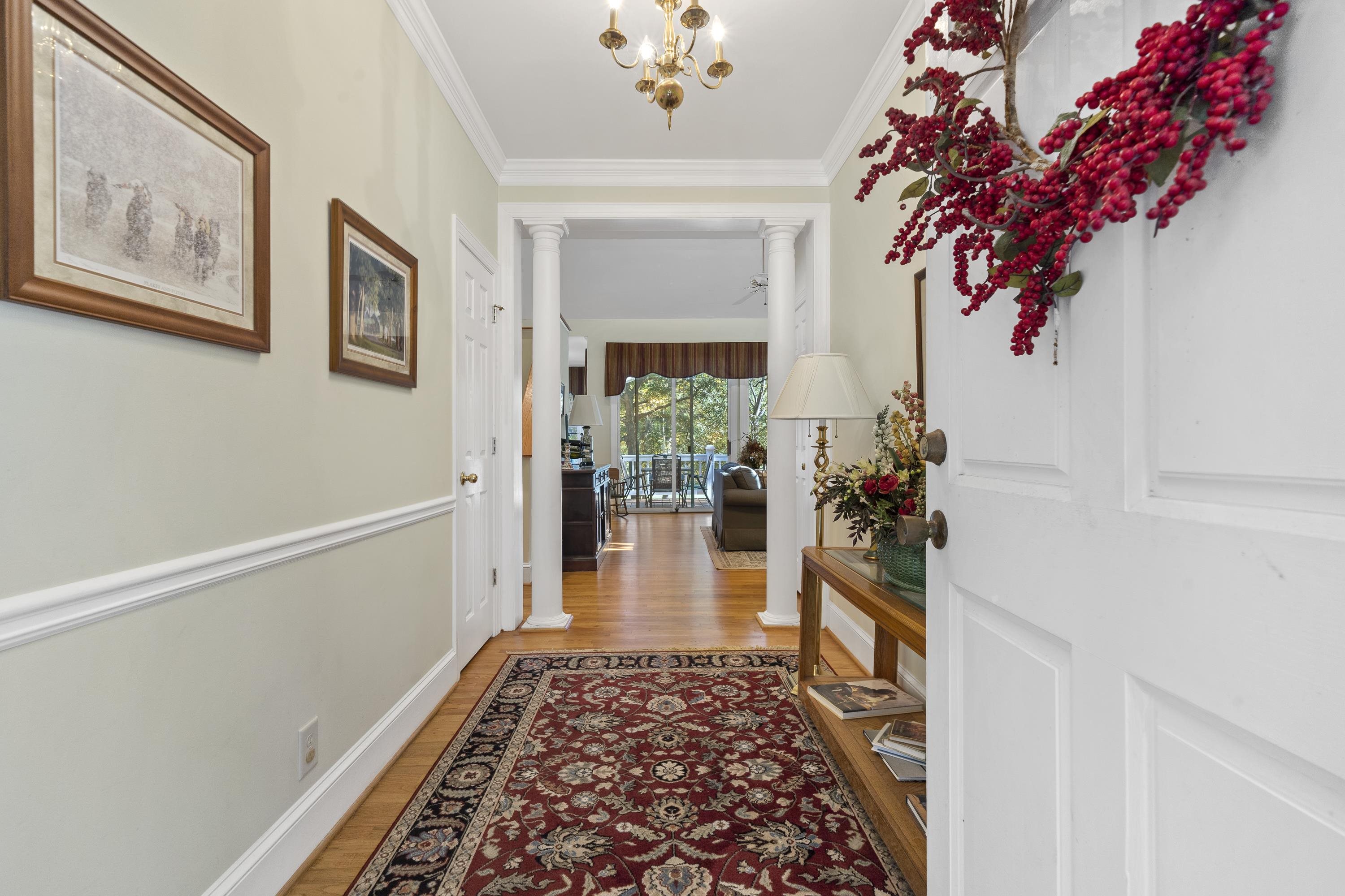 131 Oakton South Property Photo 6