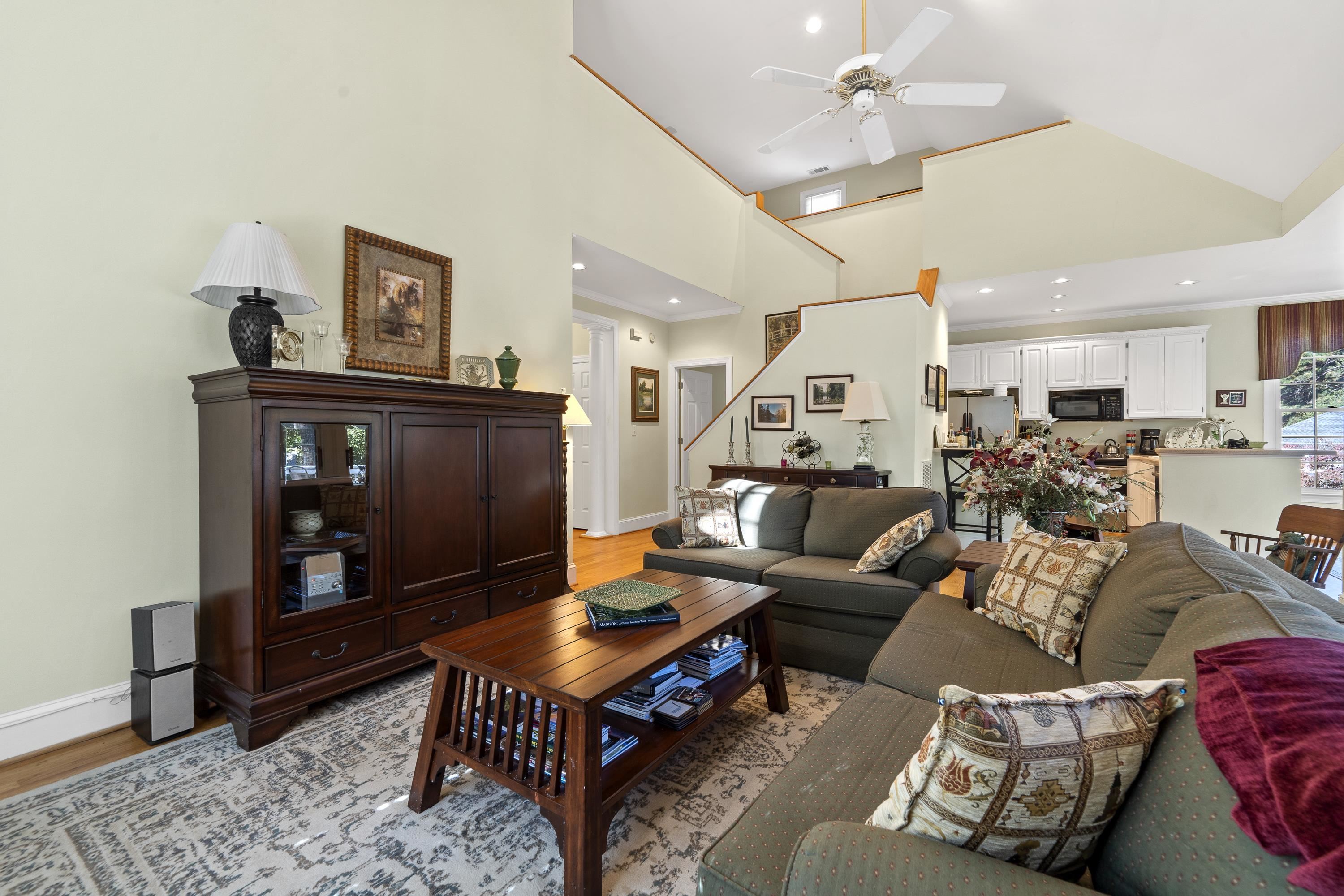 131 Oakton South Property Photo 10