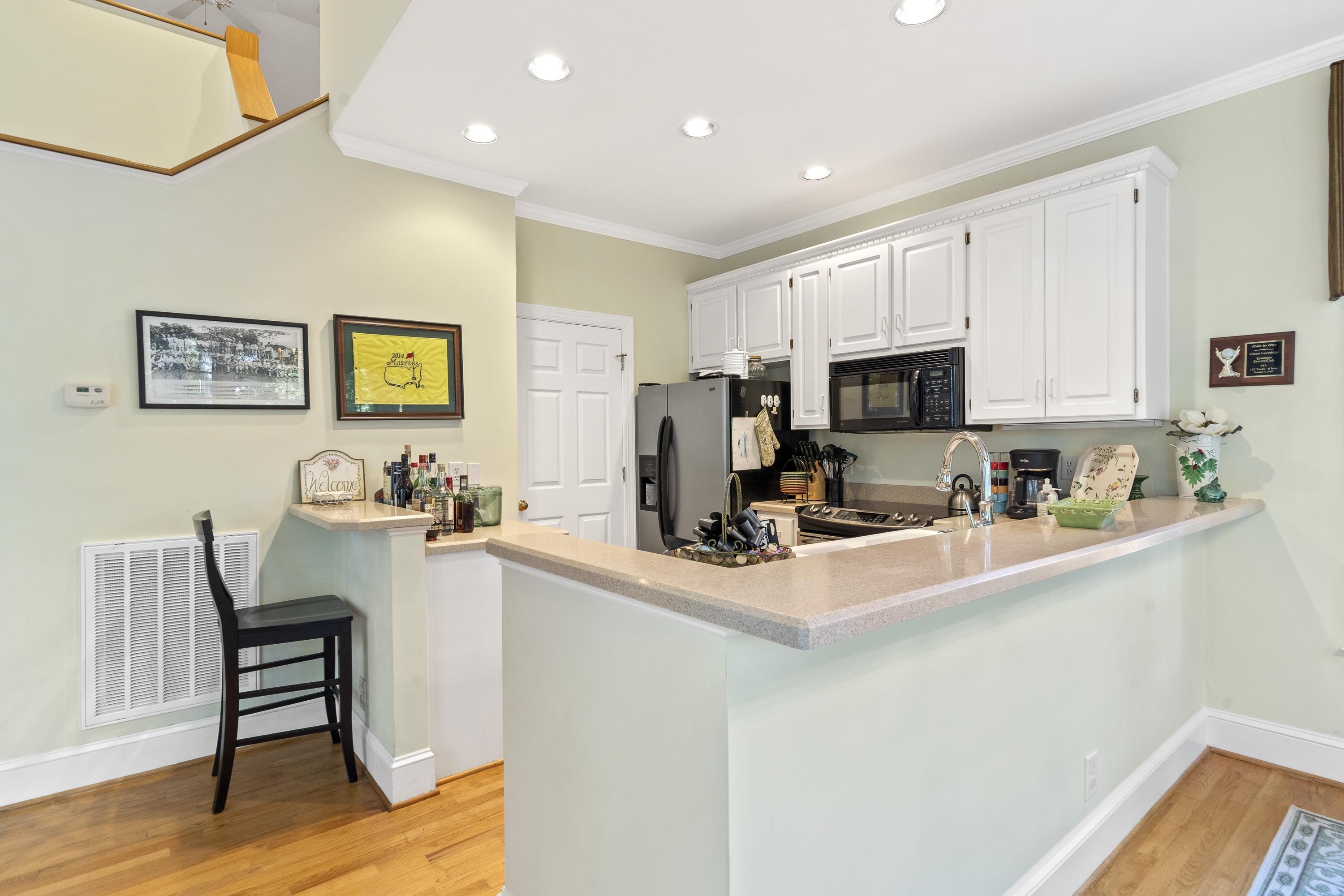 131 Oakton South Property Photo 16
