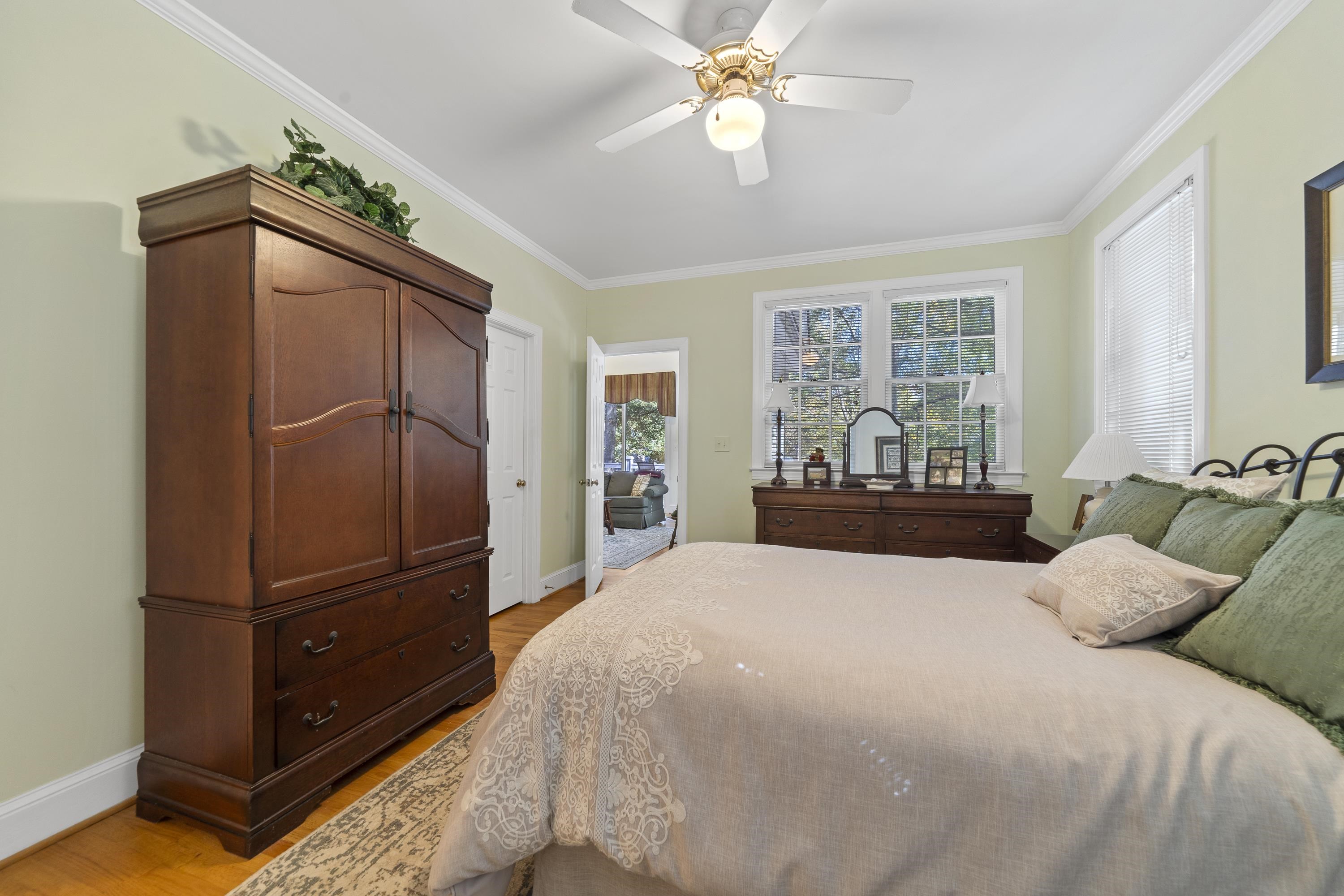 131 Oakton South Property Photo 24