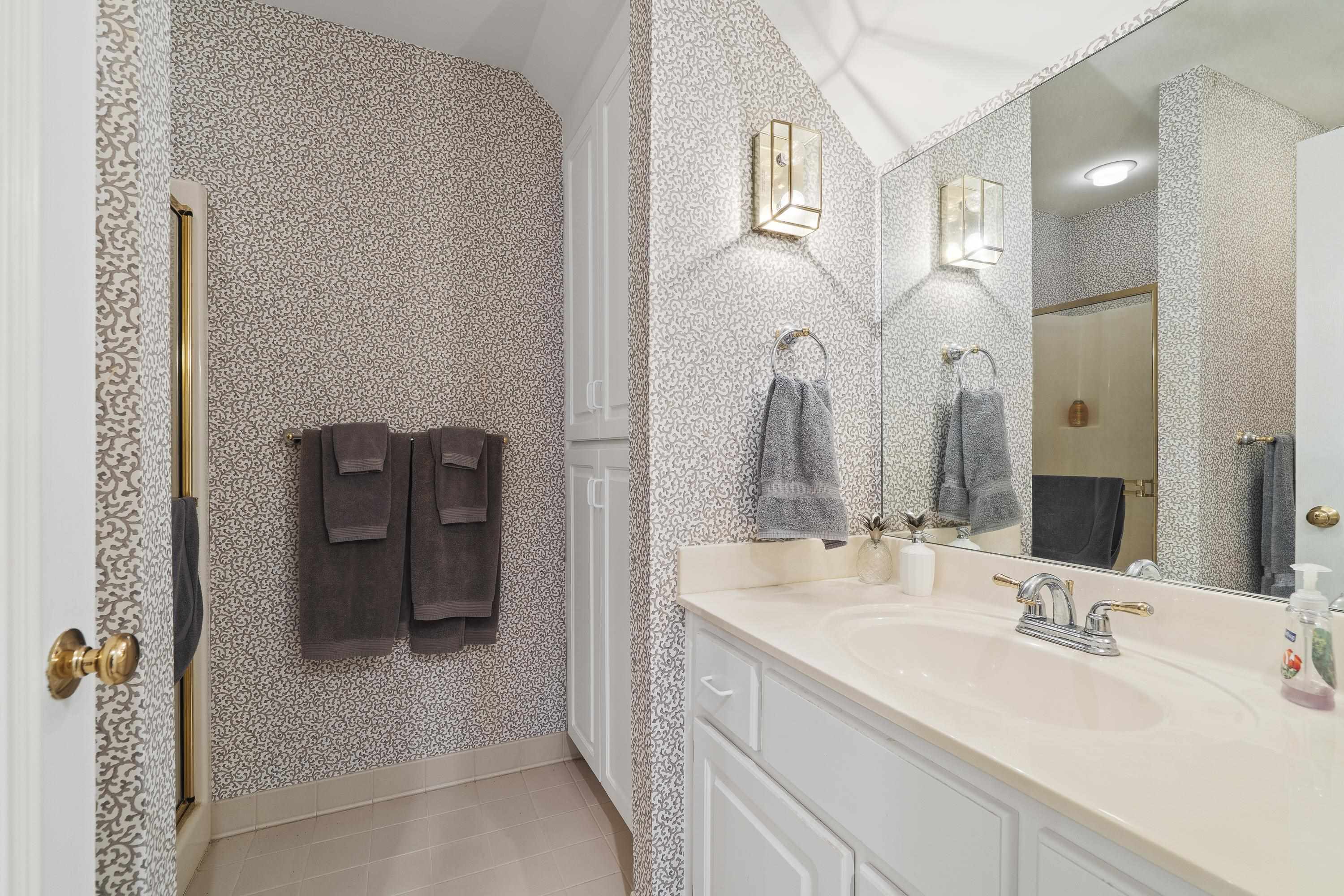 131 Oakton South Property Photo 40