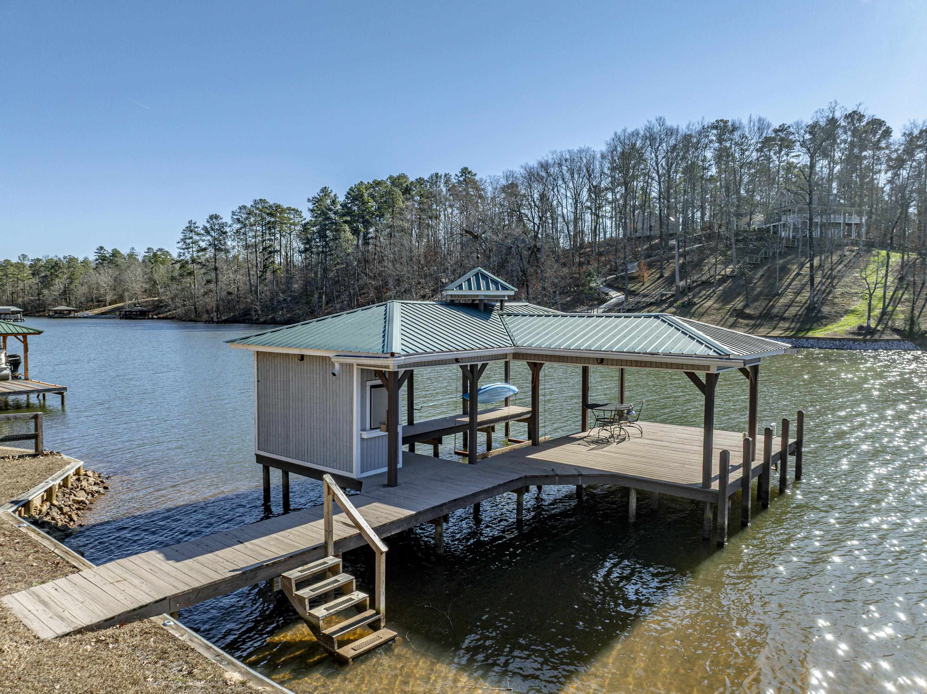 219 Hickory Pass Property Photo 4