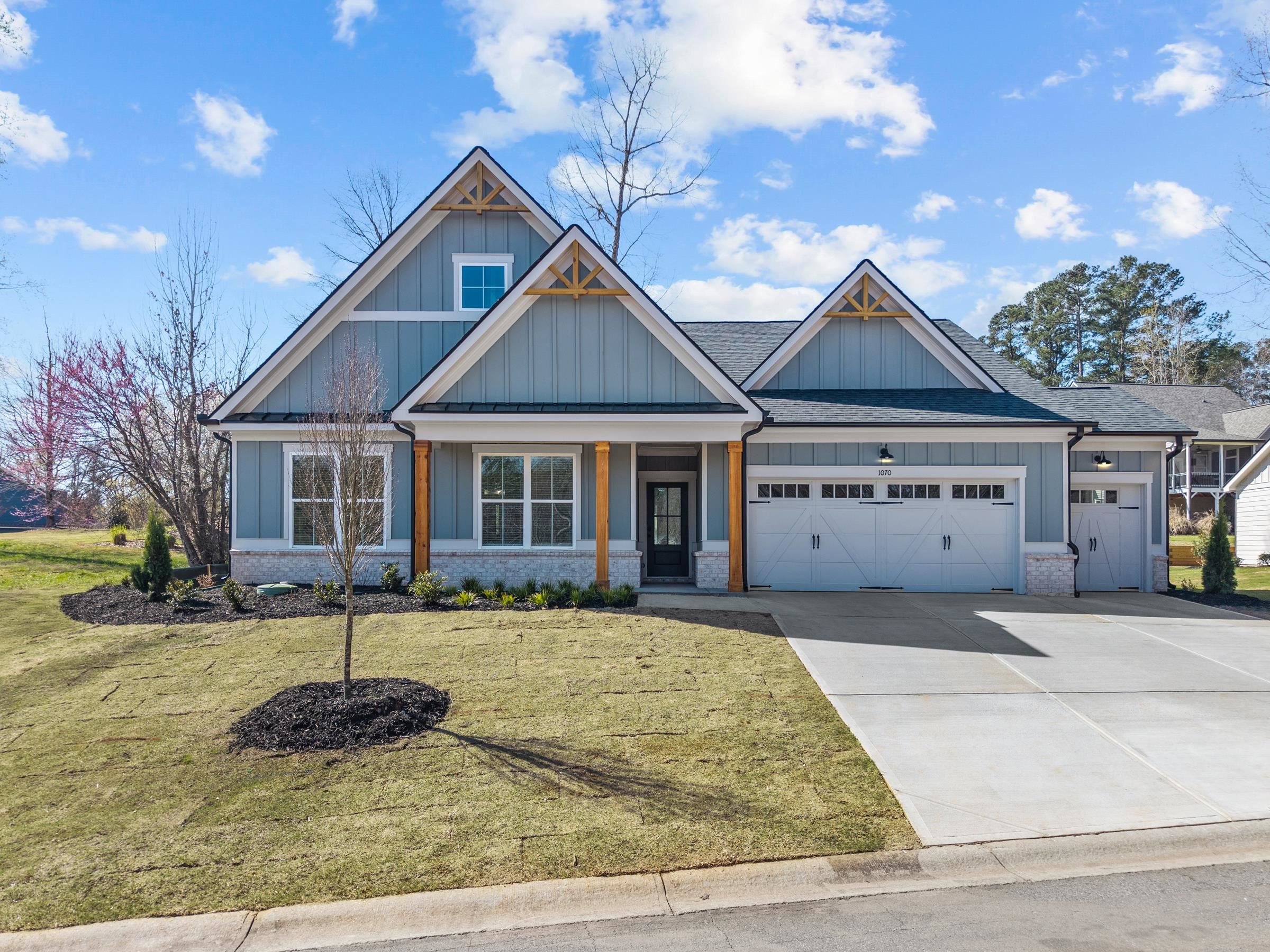 1070 Brassie Lane Property Photo 1