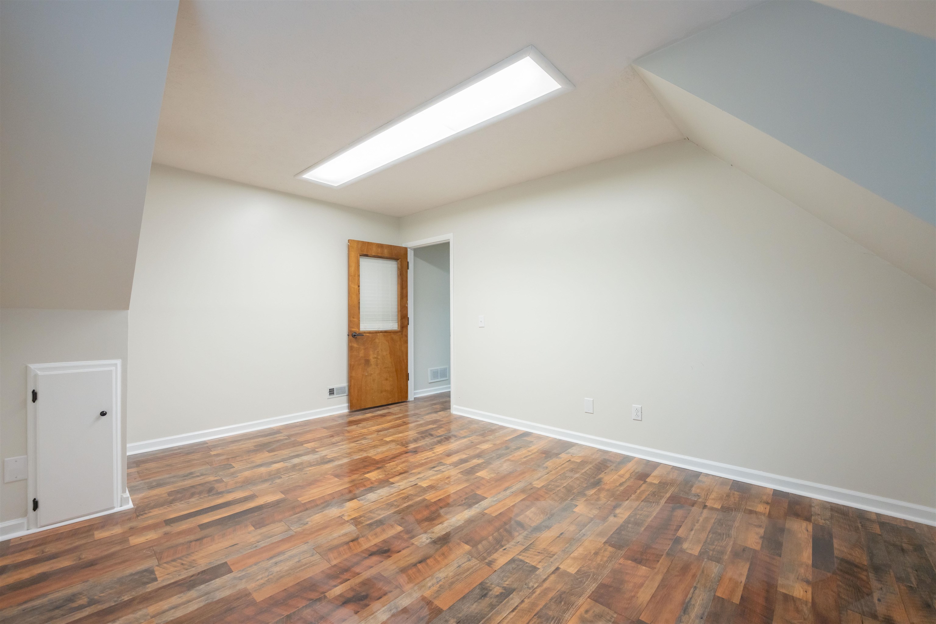 536 East Avenue Property Photo 8