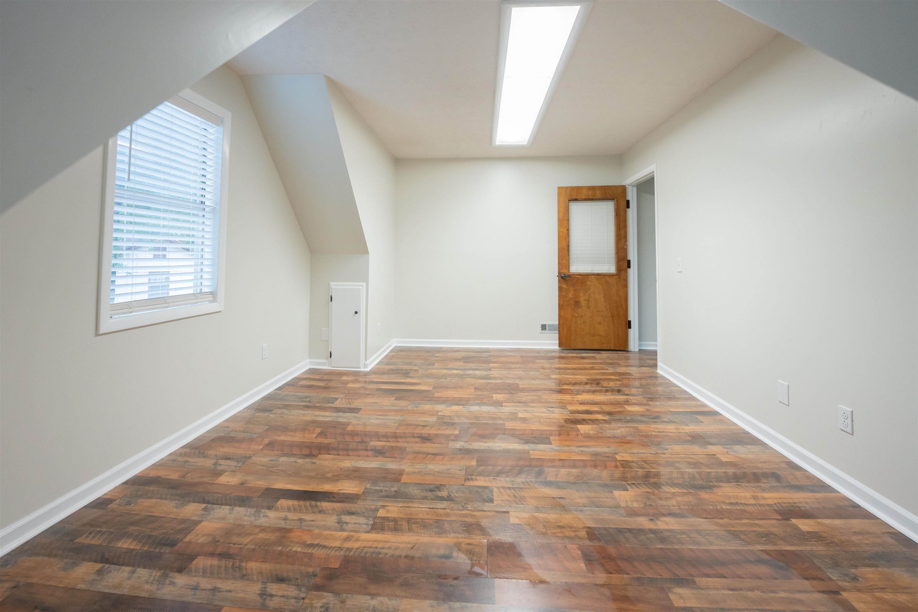 536 East Avenue Property Photo 9