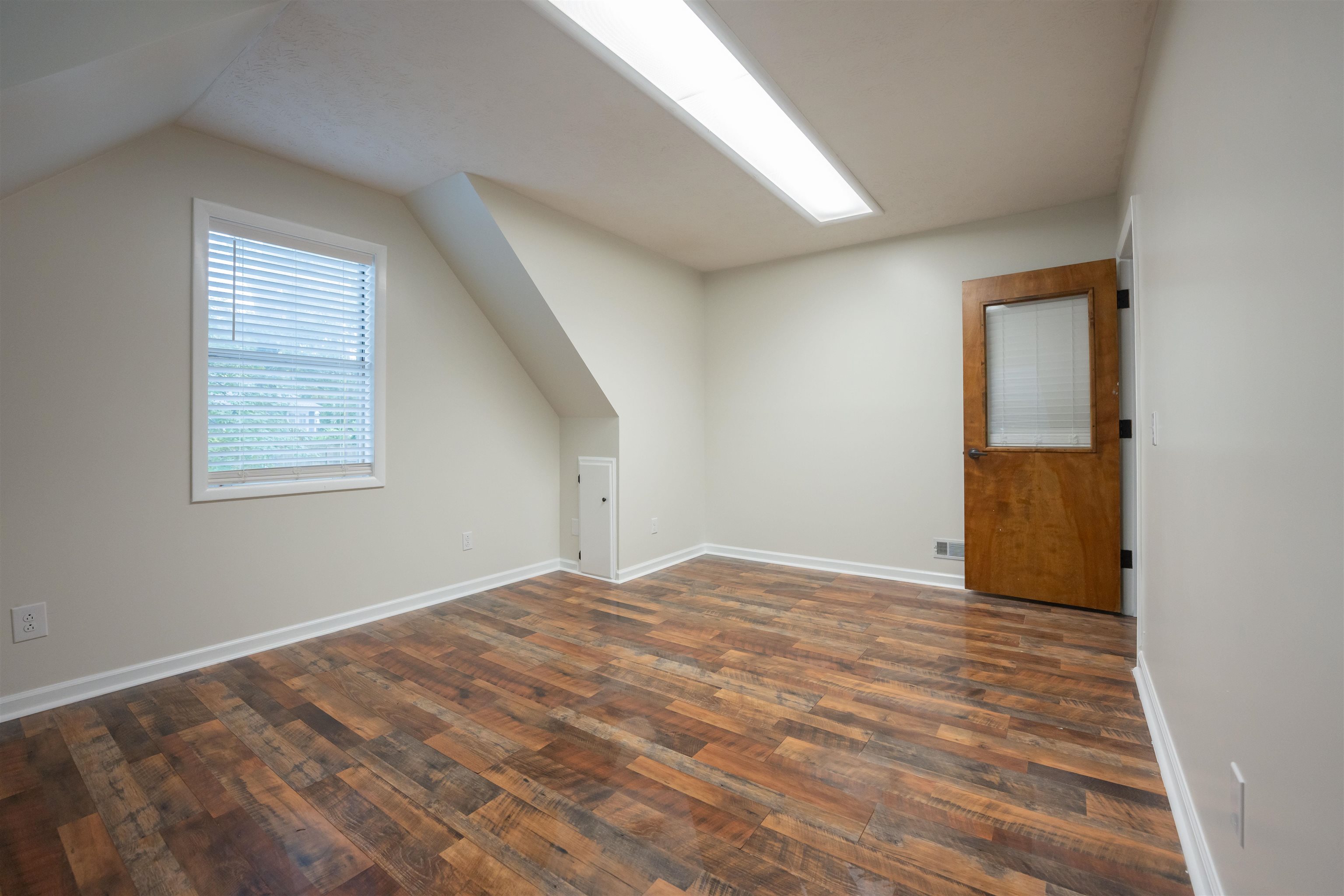 536 East Avenue Property Photo 10