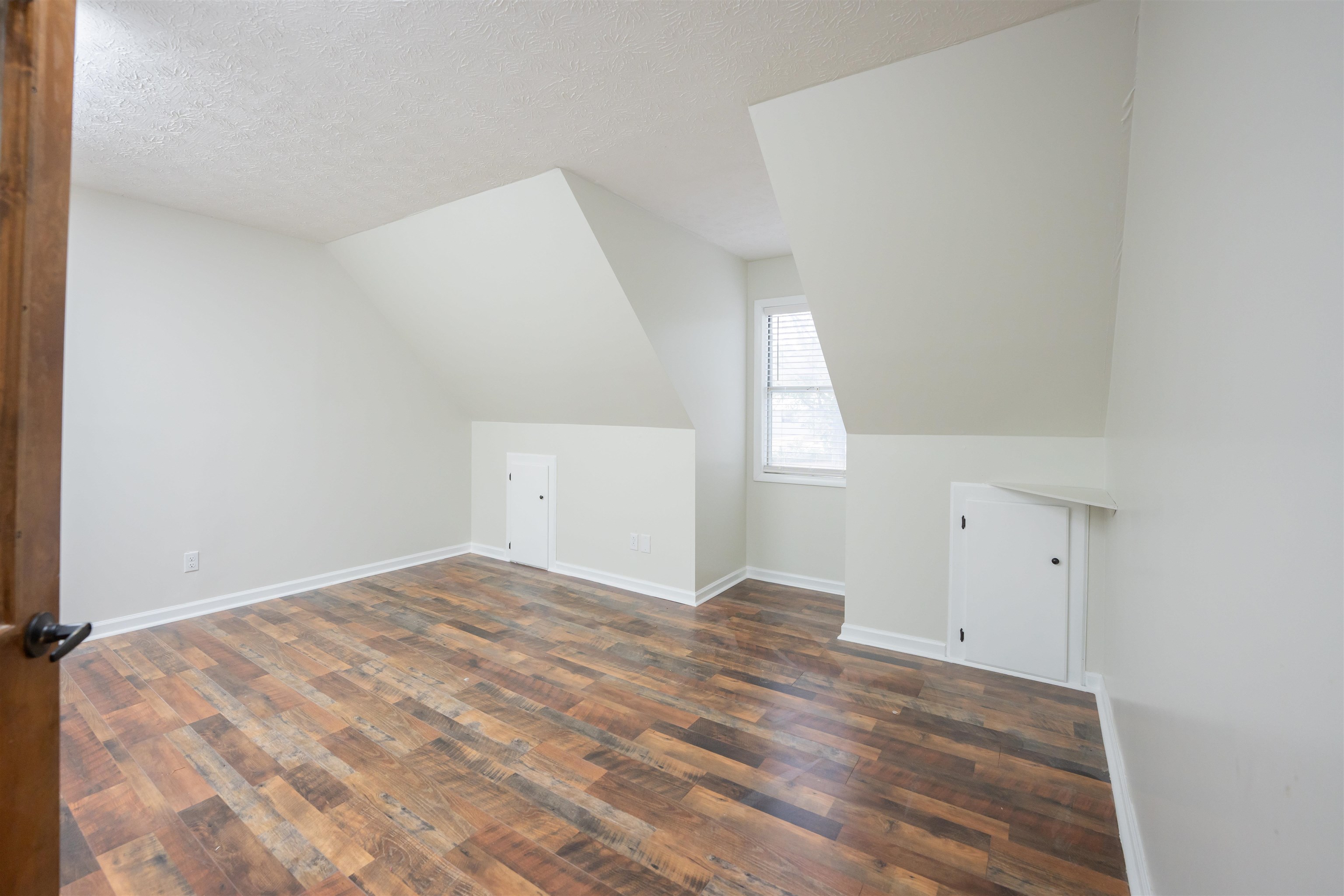 536 East Avenue Property Photo 11