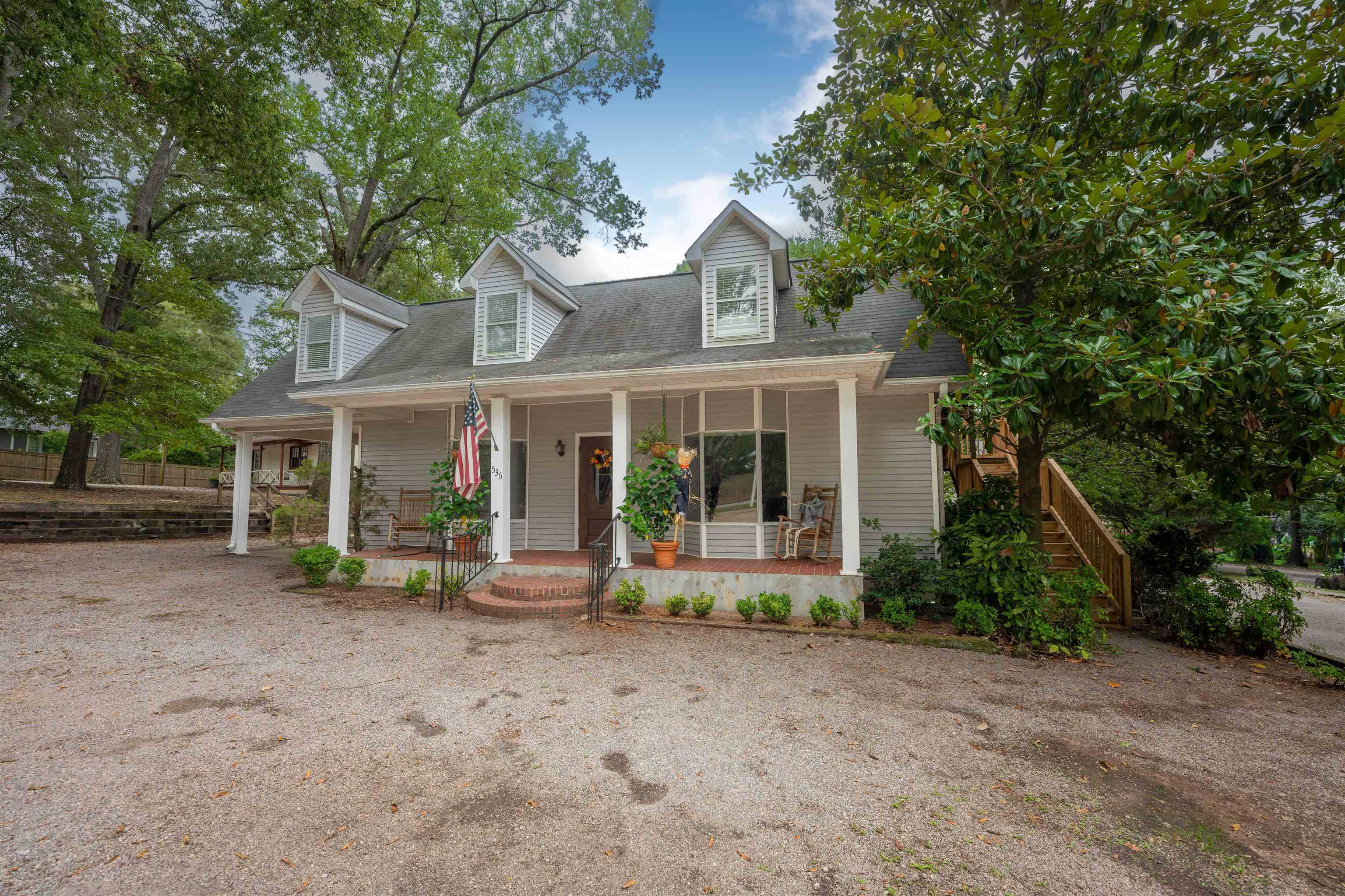 536 East Avenue Property Photo 14
