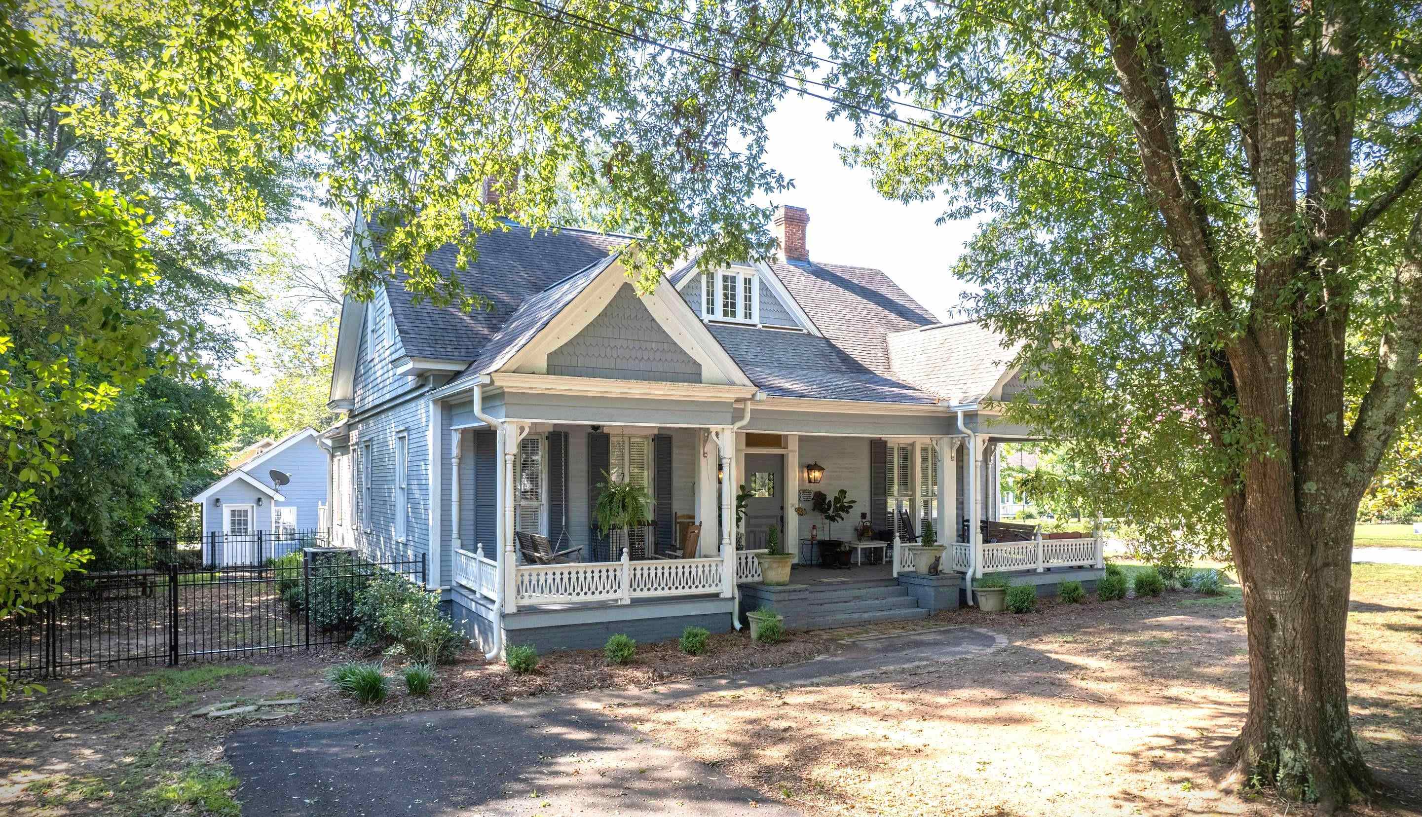 205 W SUMTER STREET Property Photo 1