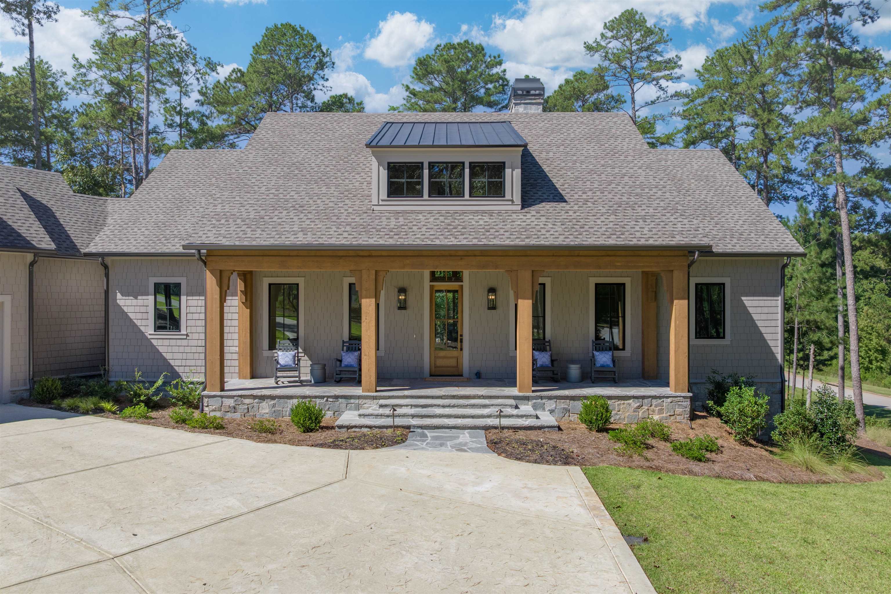1049 Pond Crest Lane Property Photo 3