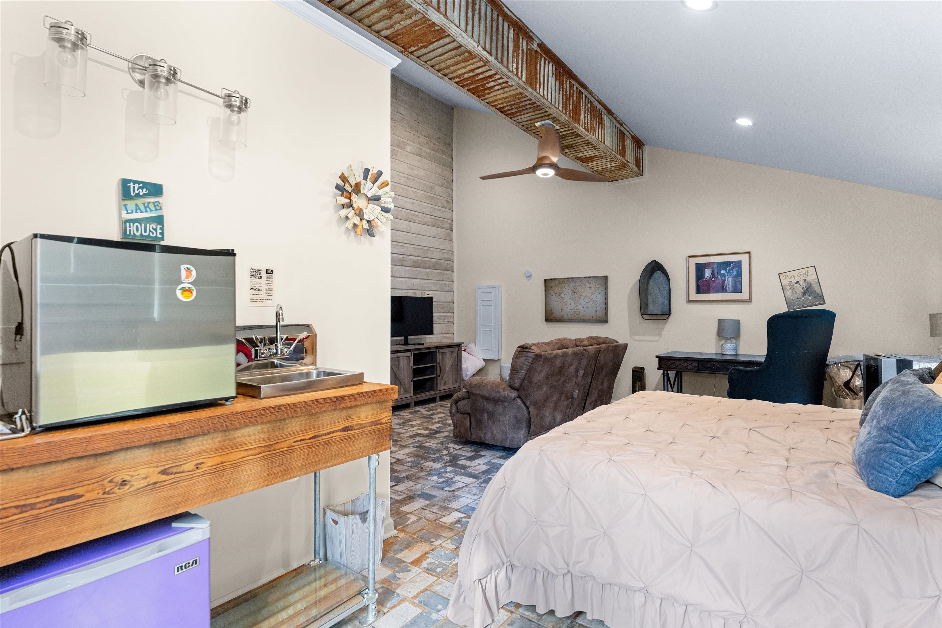 155 Admirality Way Property Photo 42