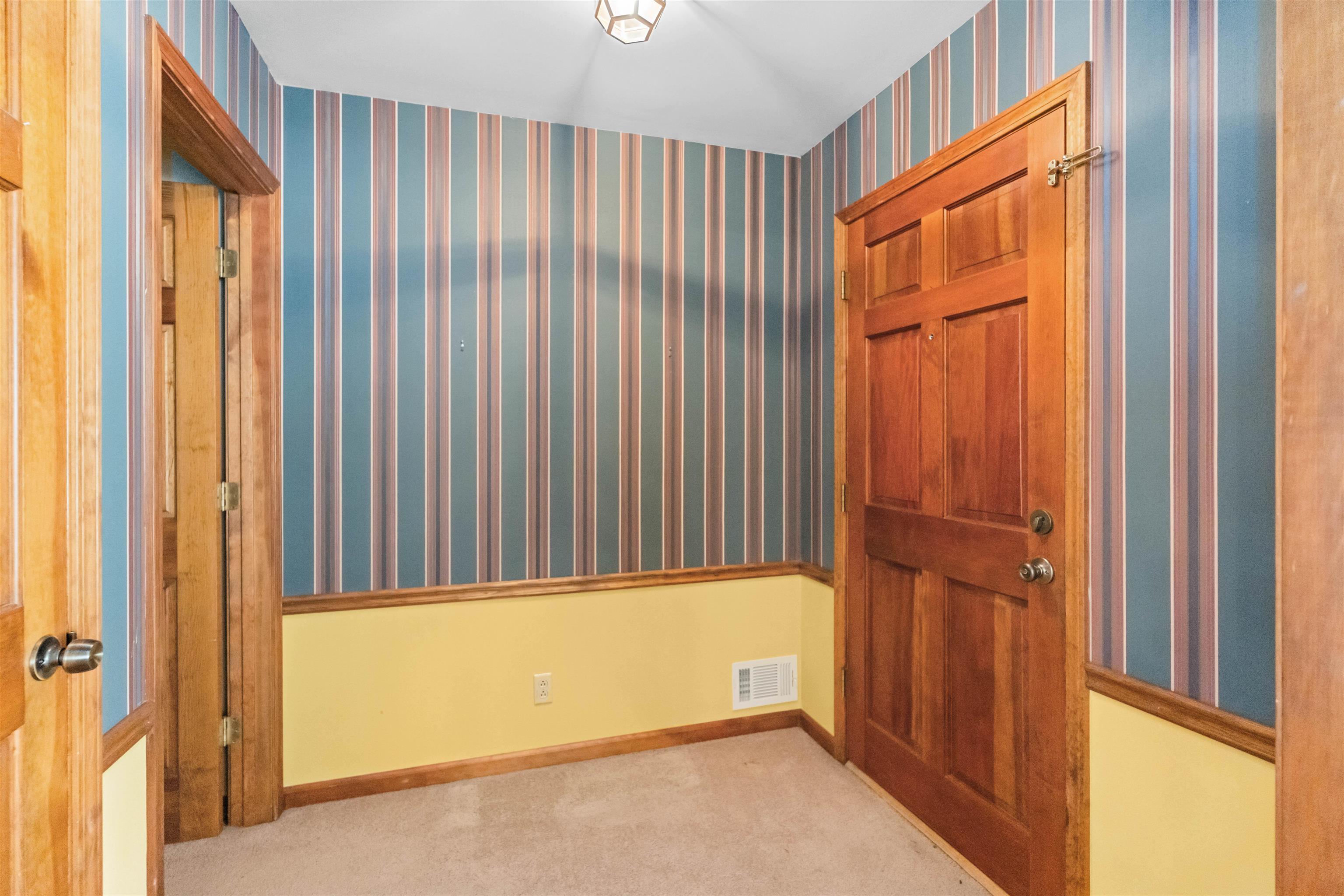 1070 Carpenter Lane Property Photo 10