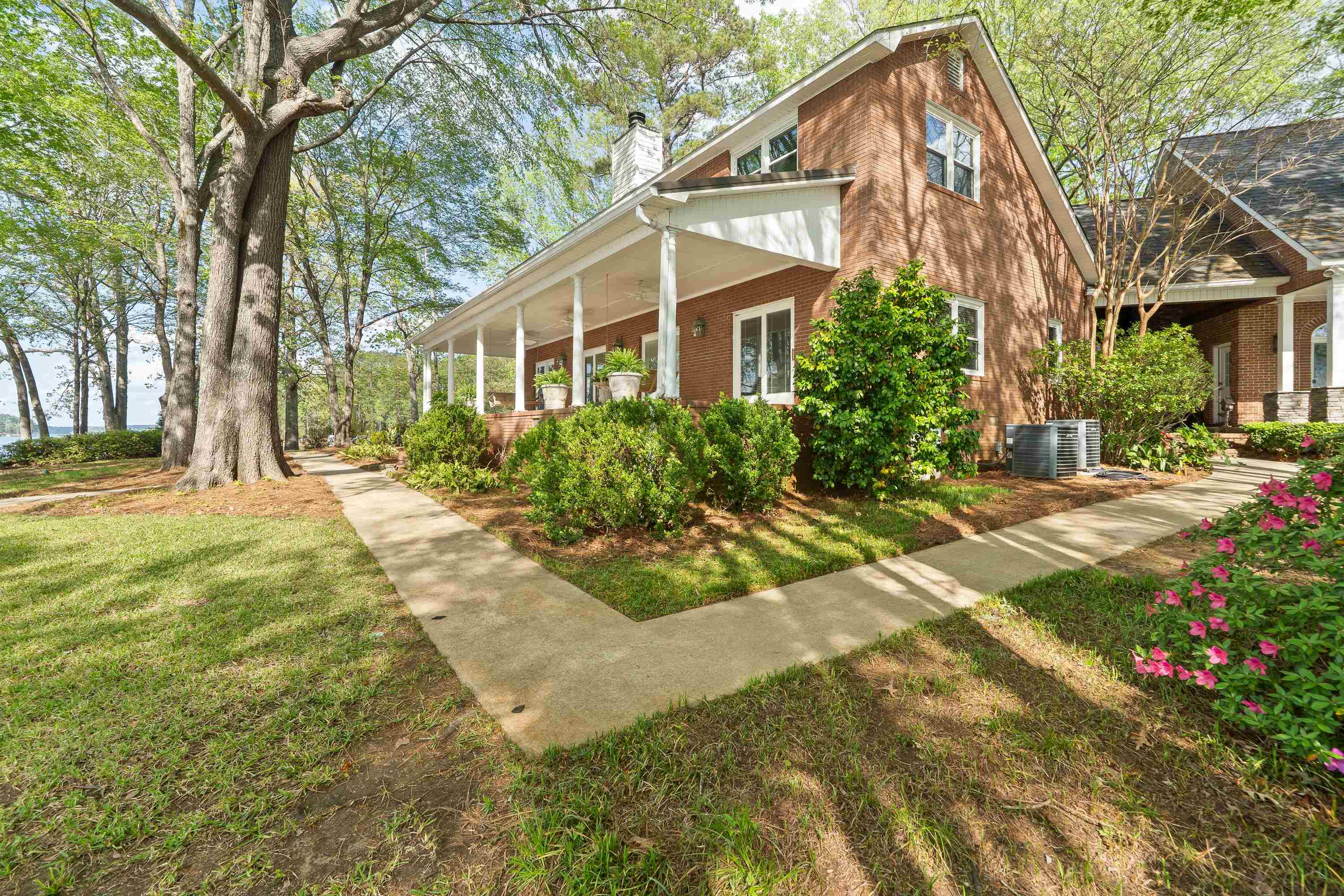 390 Nw David Williams Road Property Photo 3
