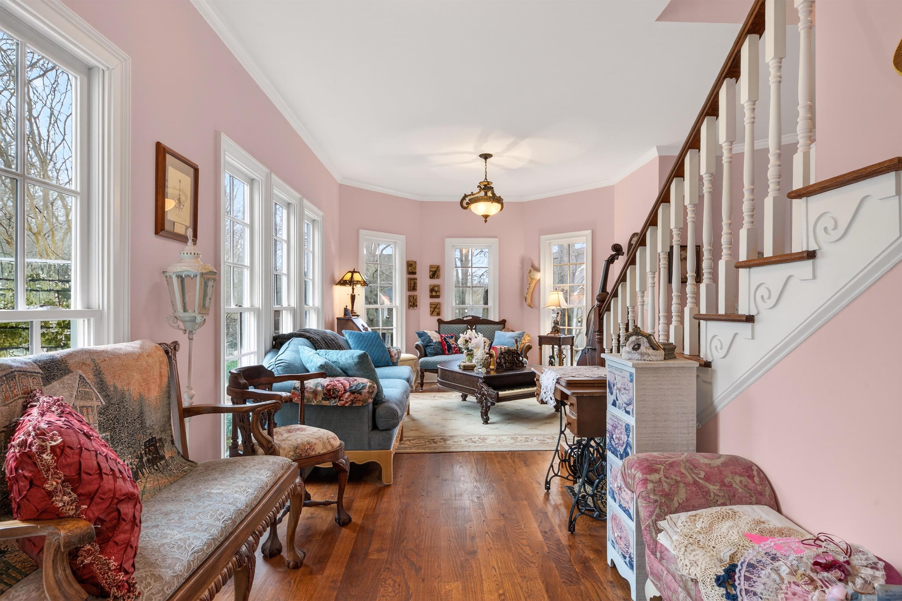 516 Hillside Property Photo 10
