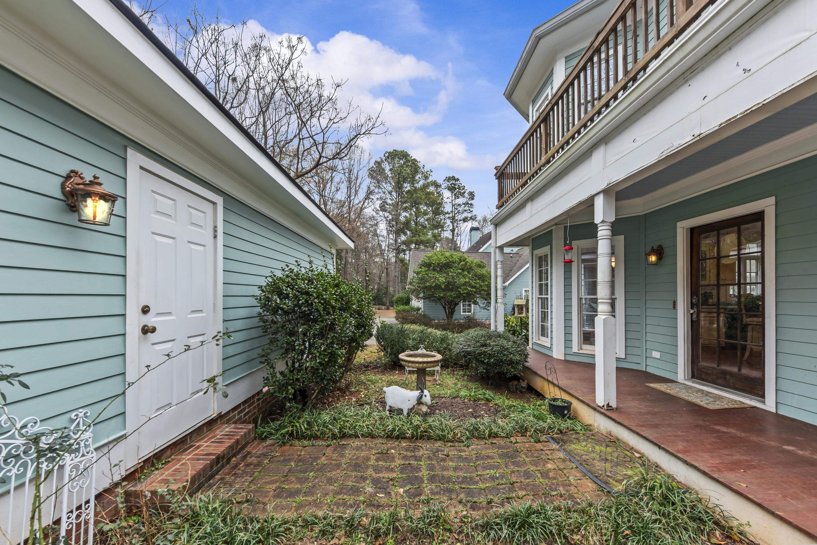 516 Hillside Property Photo 21