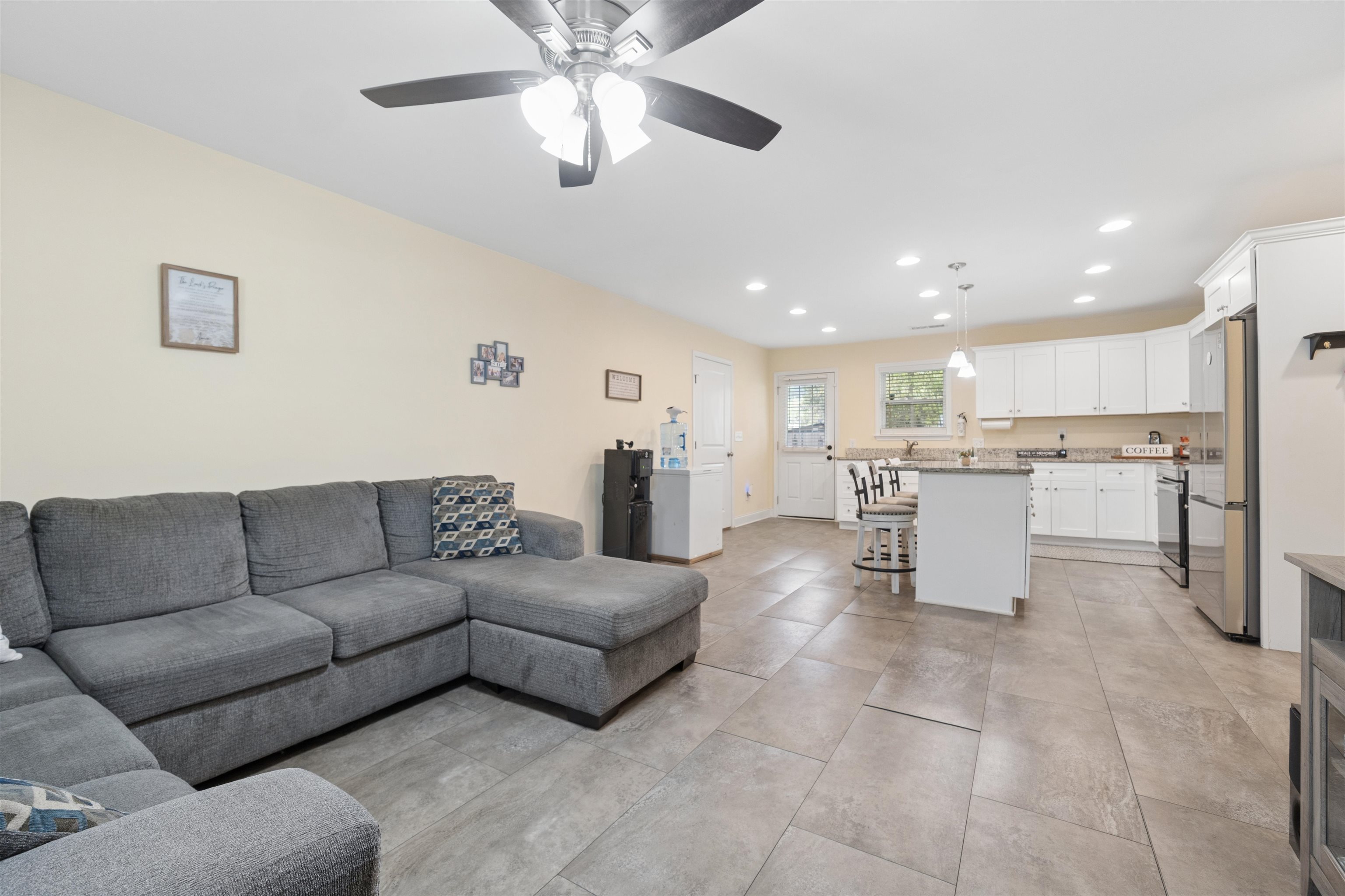 982 Green Meadows Dr Property Photo 8