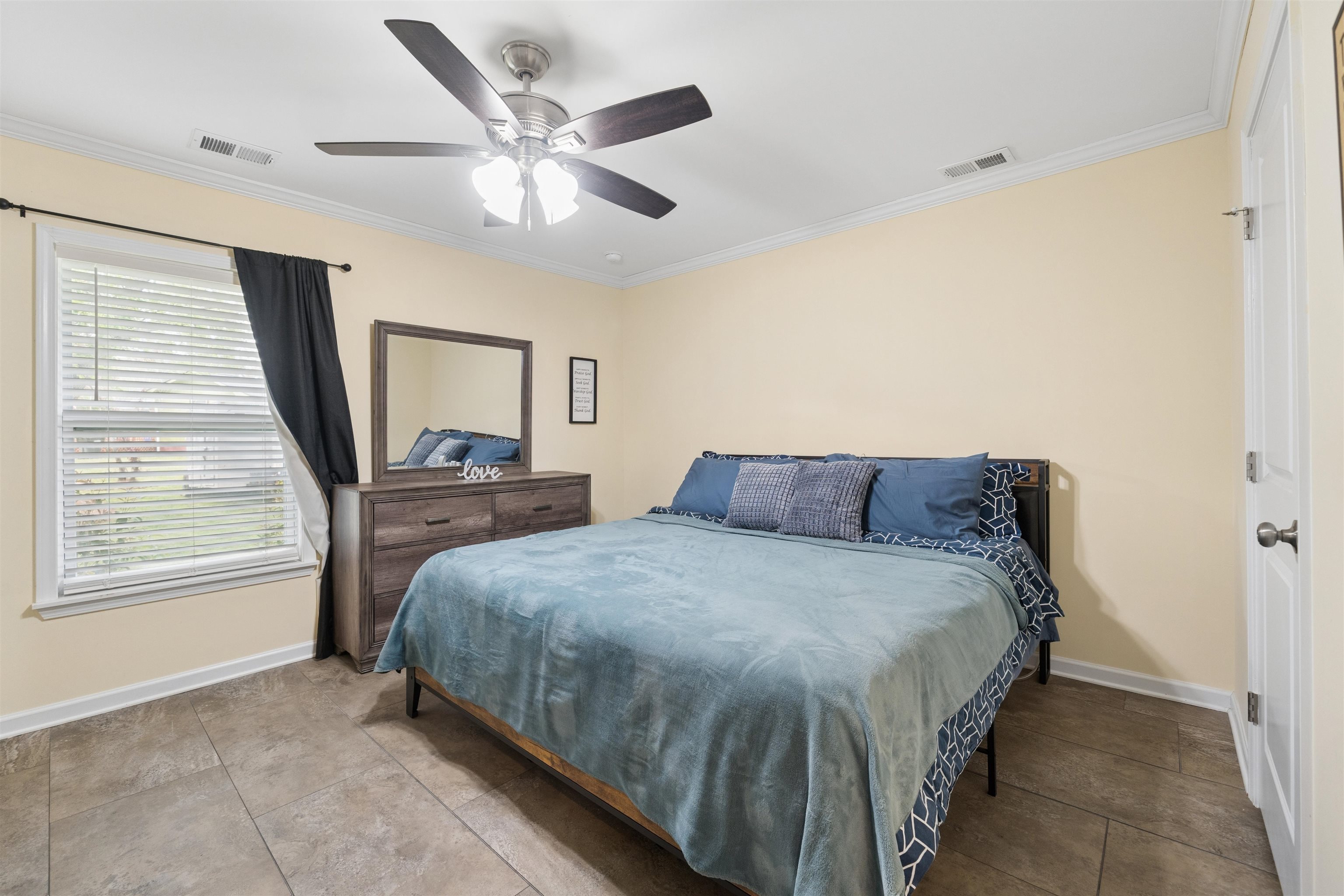 982 Green Meadows Dr Property Photo 10