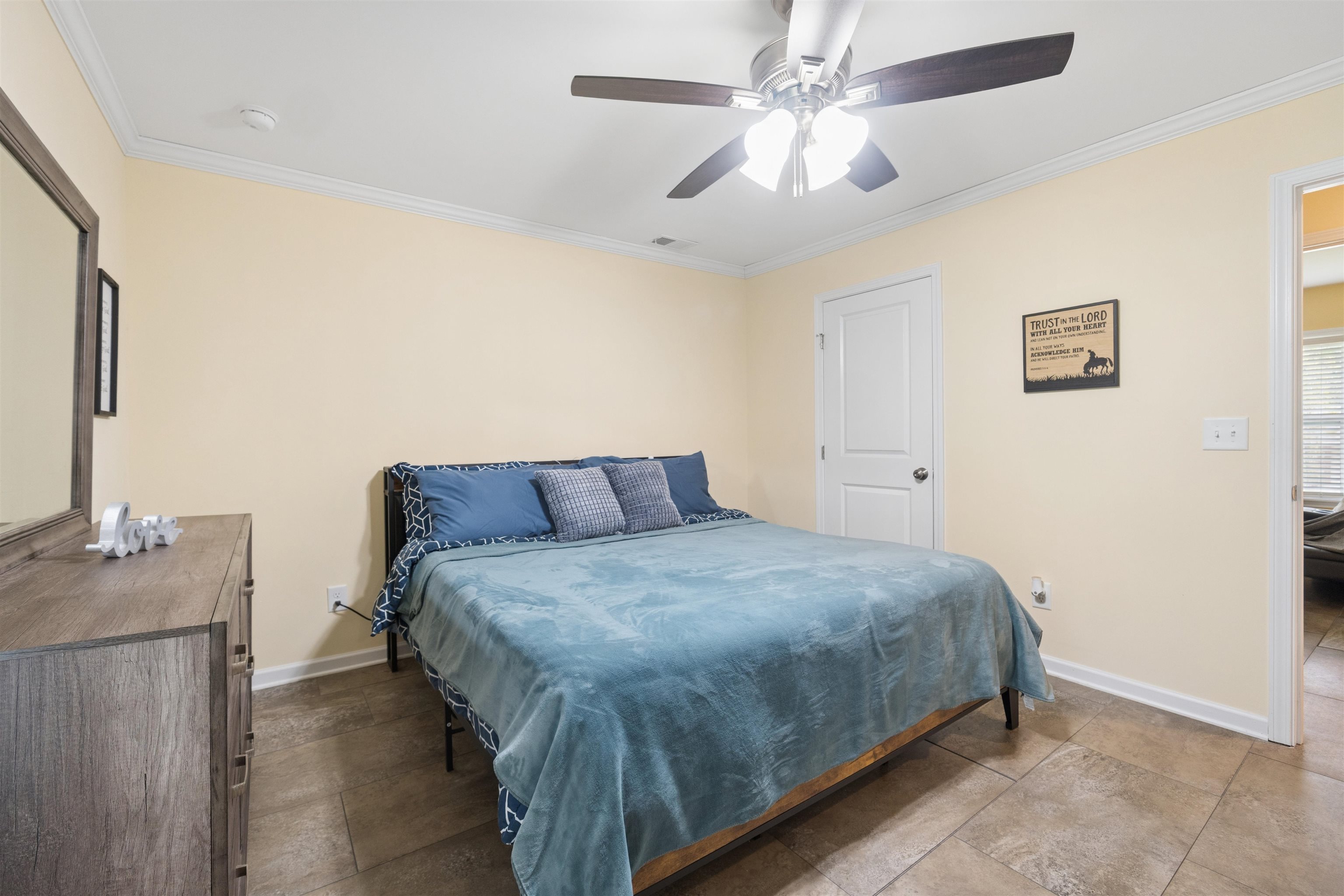 982 Green Meadows Dr Property Photo 11