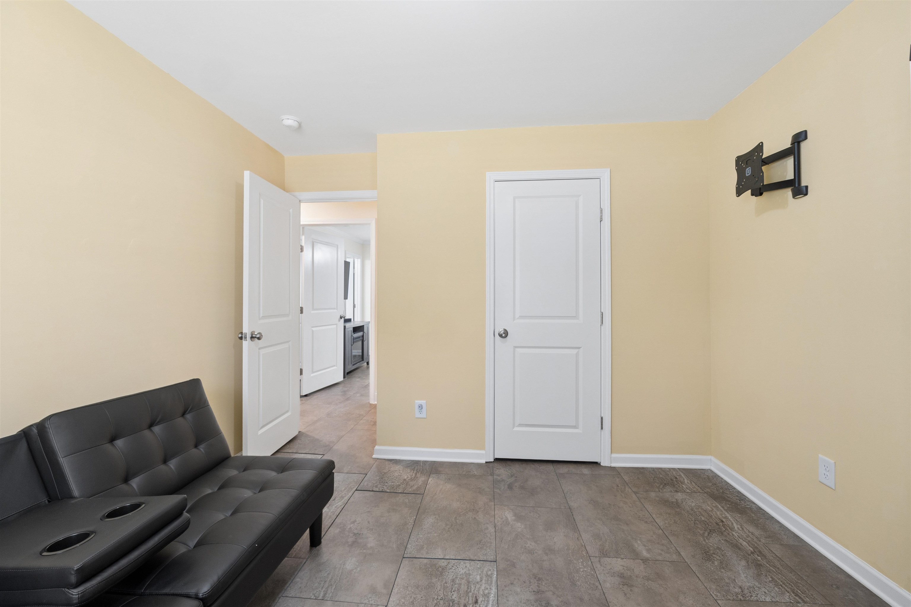 982 Green Meadows Dr Property Photo 17