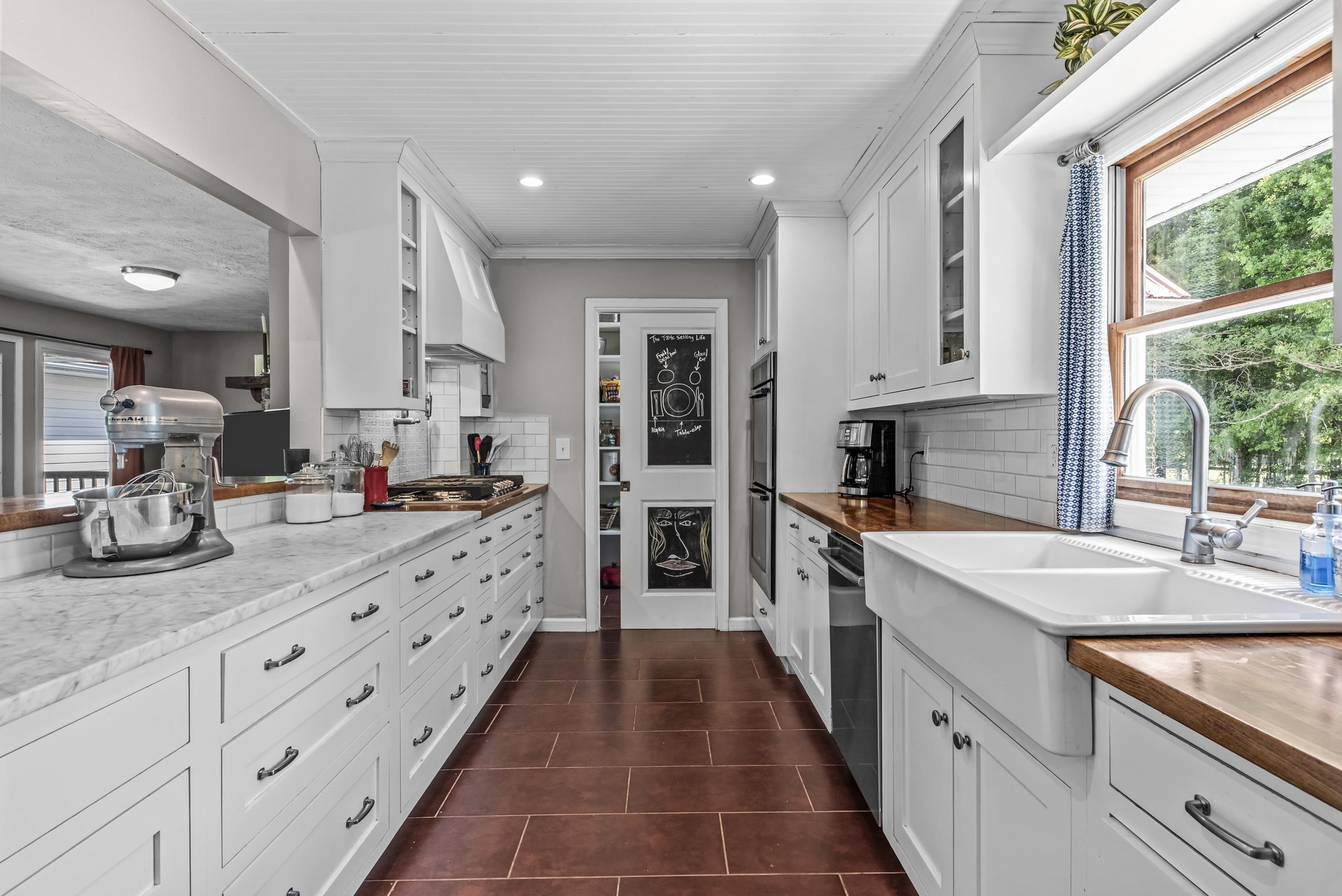 1490 Crawley Road Property Photo 20