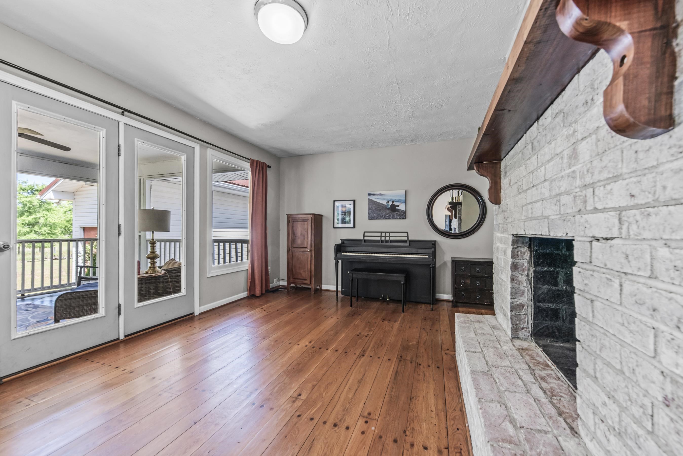 1490 Crawley Road Property Photo 33