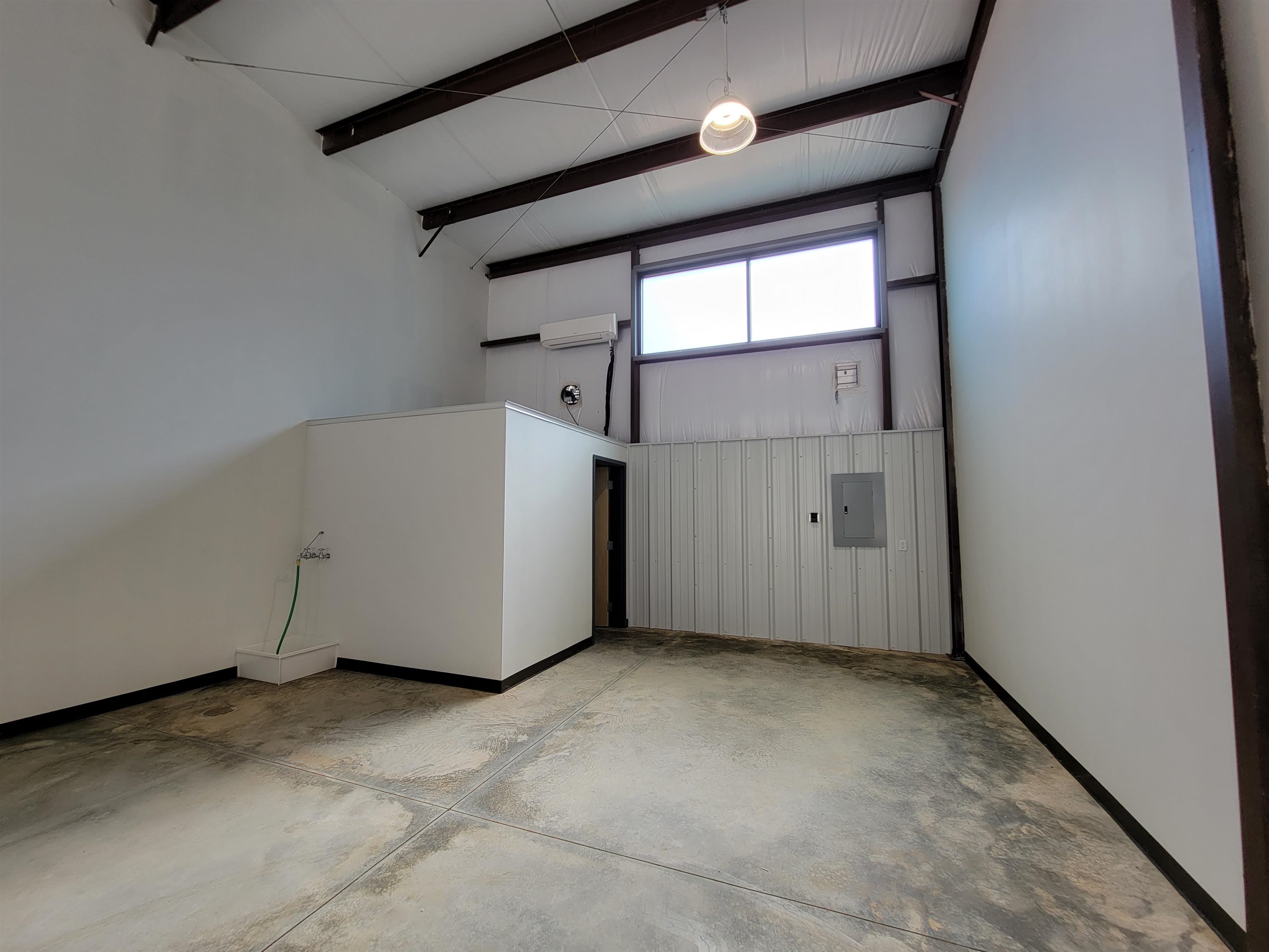 1040 Park Ct Property Photo 8