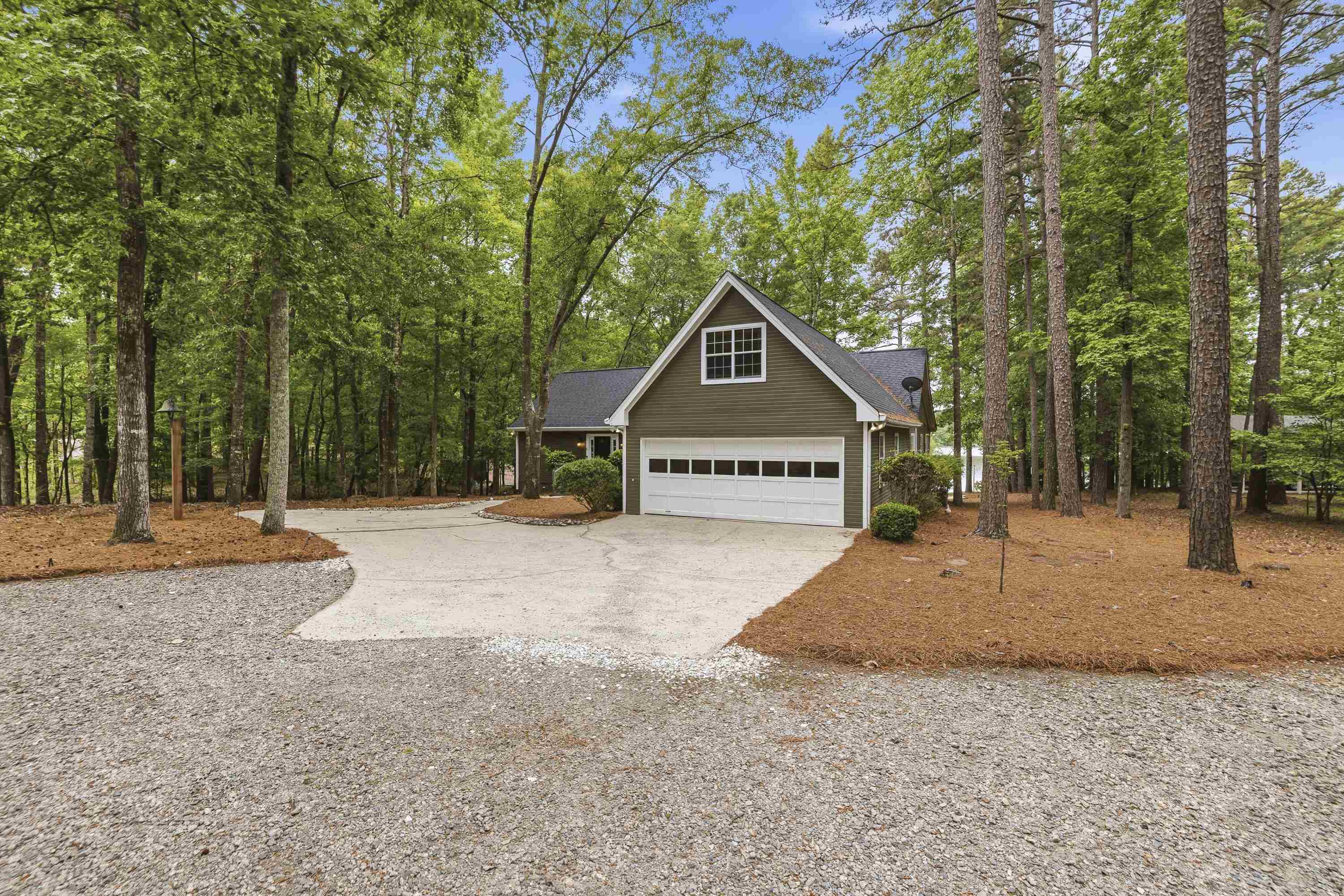 1010 Holmes Drive Property Photo 1