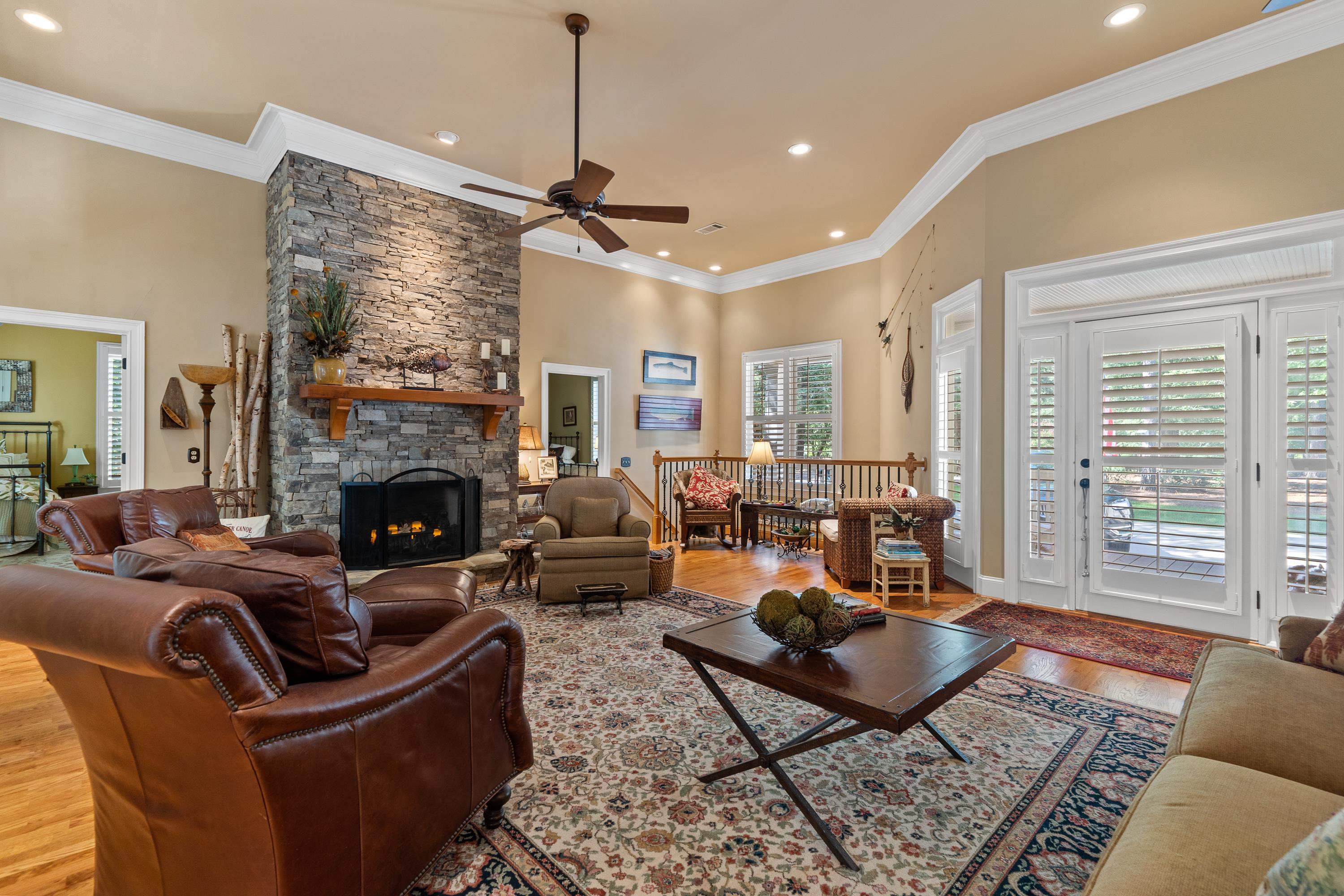 1071 Eaglewood Way Property Photo 8