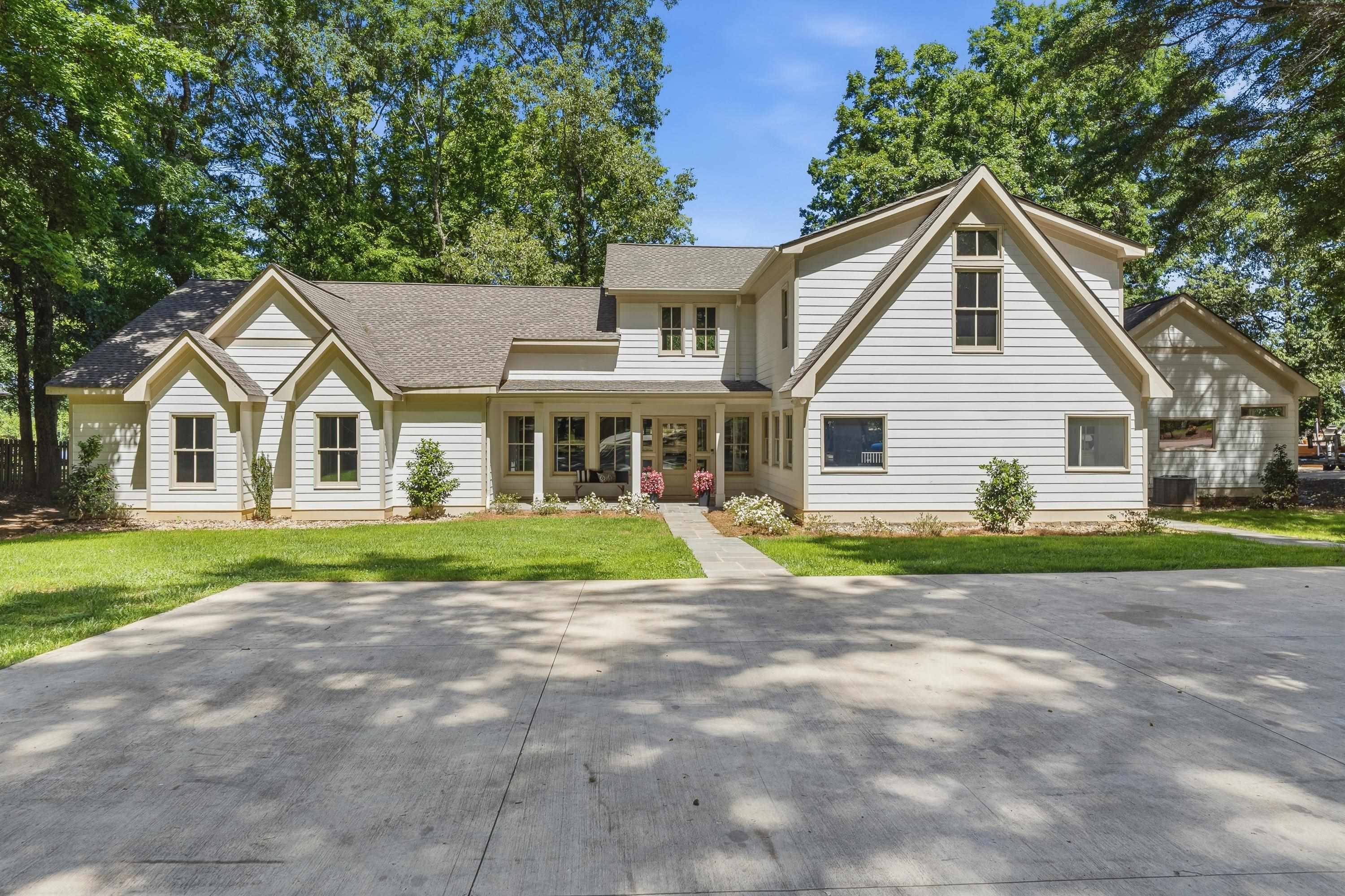 136 N Hidden Lake Drive Property Photo 1