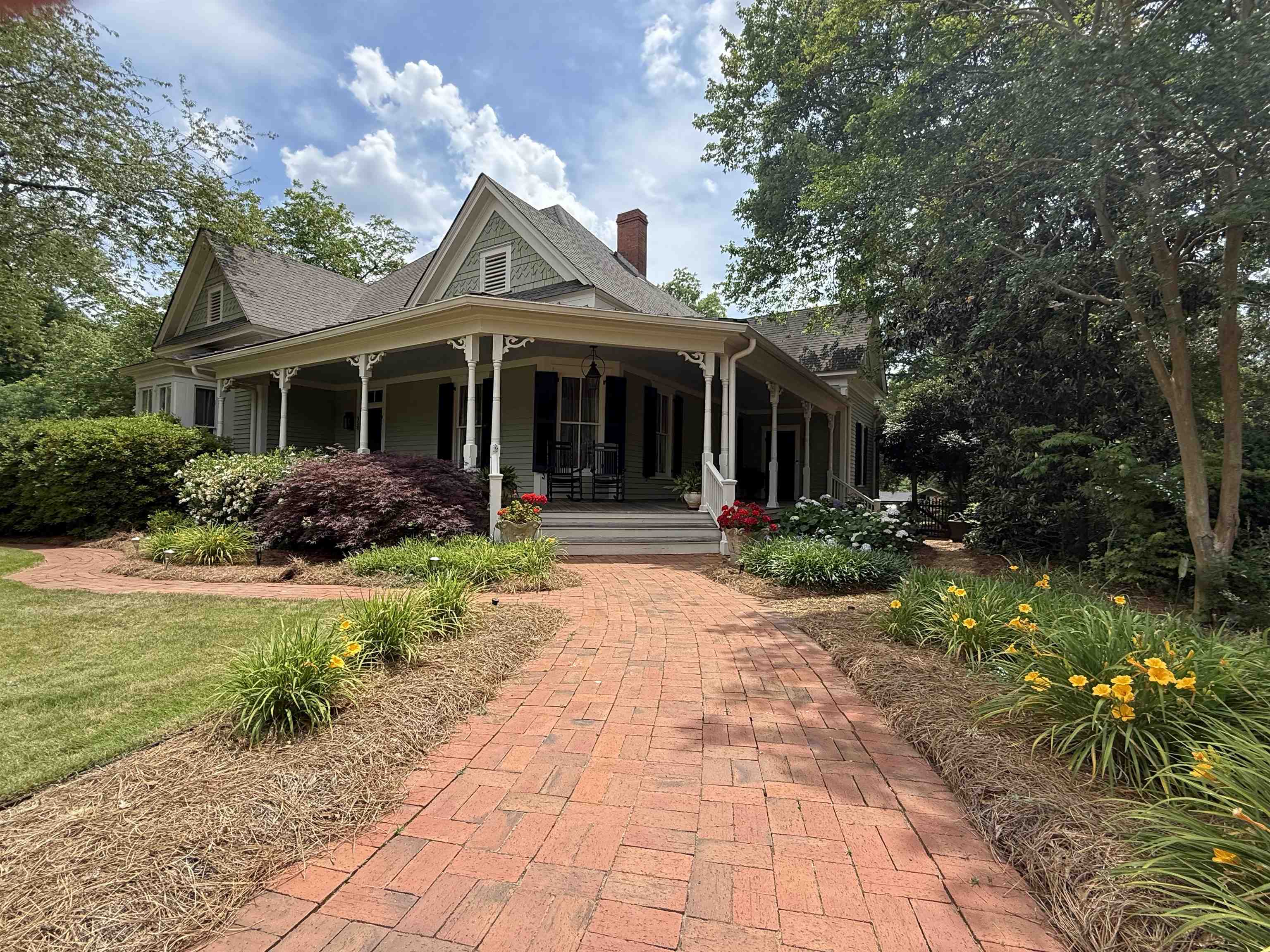 358 Pine Street Property Photo 1