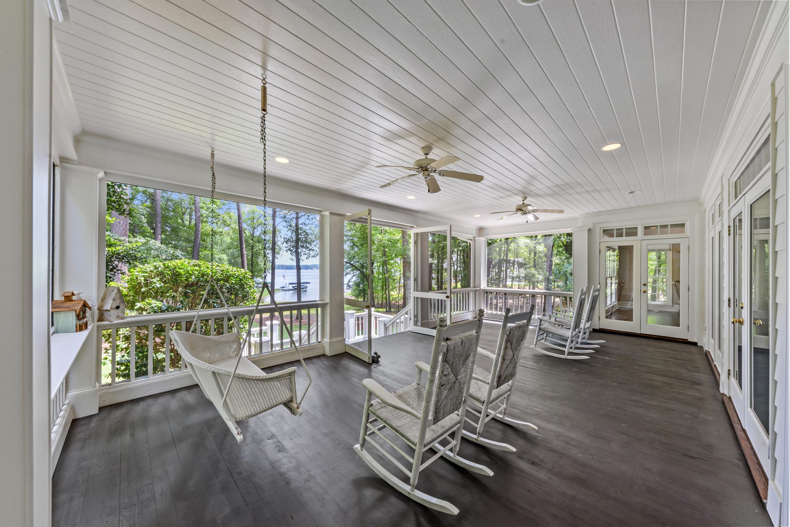 111 Blue Heron Drive Property Photo 8
