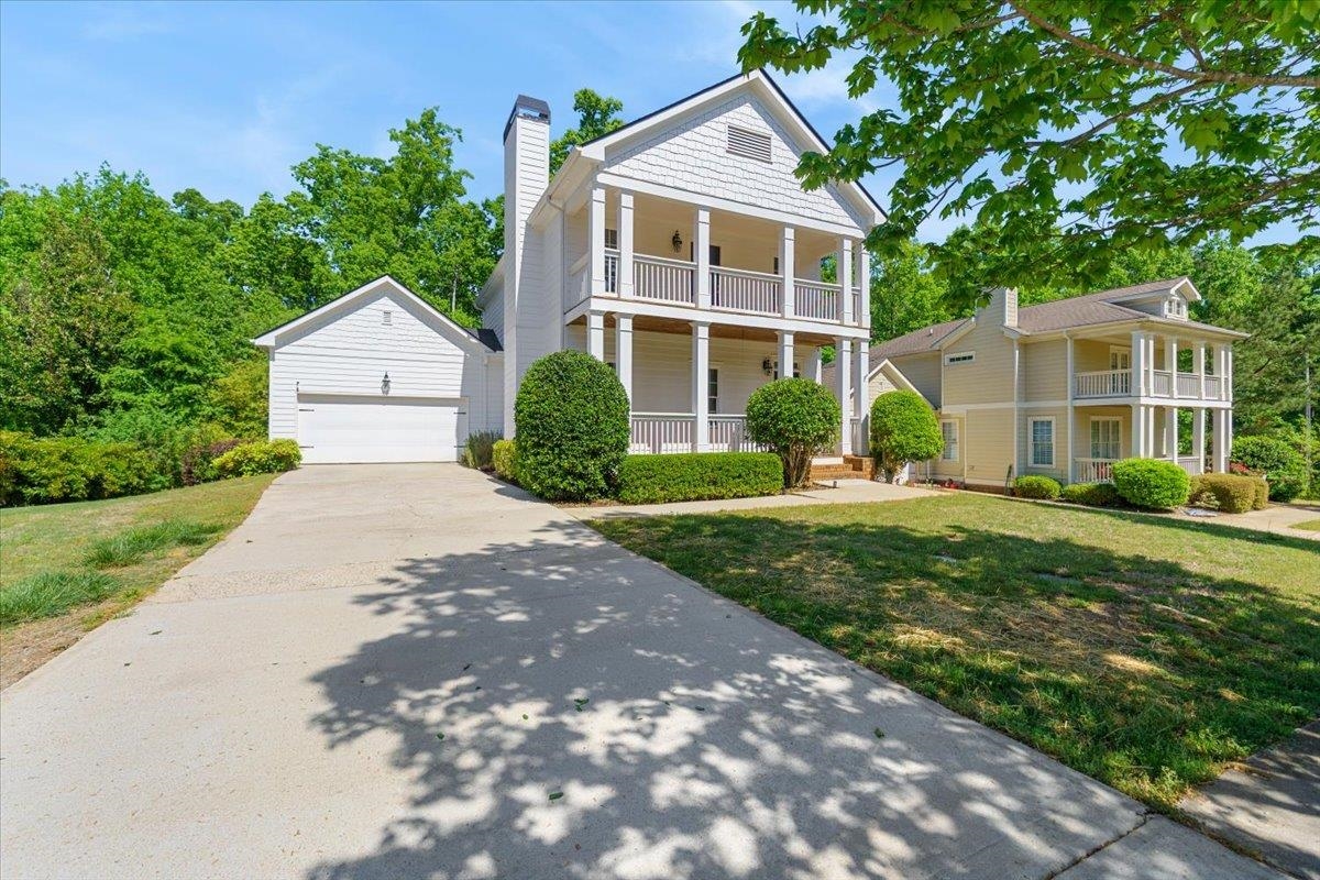 728 Markhams Drive Property Photo 2