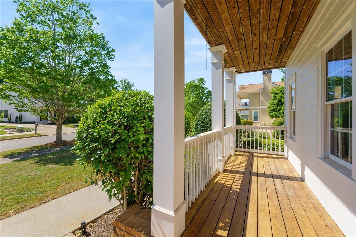 728 Markhams Drive Property Photo 3