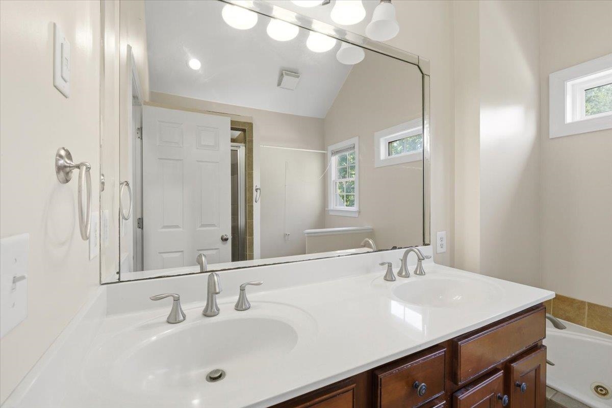 728 Markhams Drive Property Photo 22