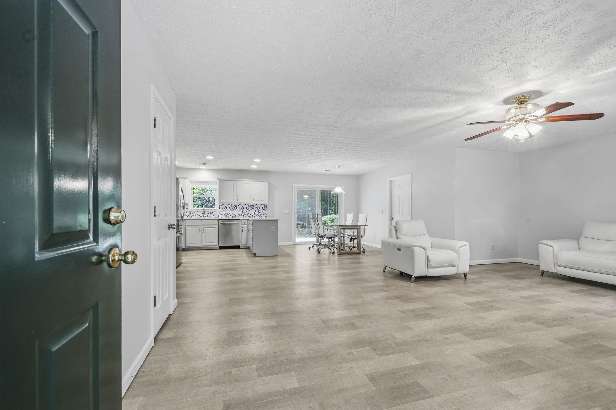 372 East Riverbend Drive Property Photo 6