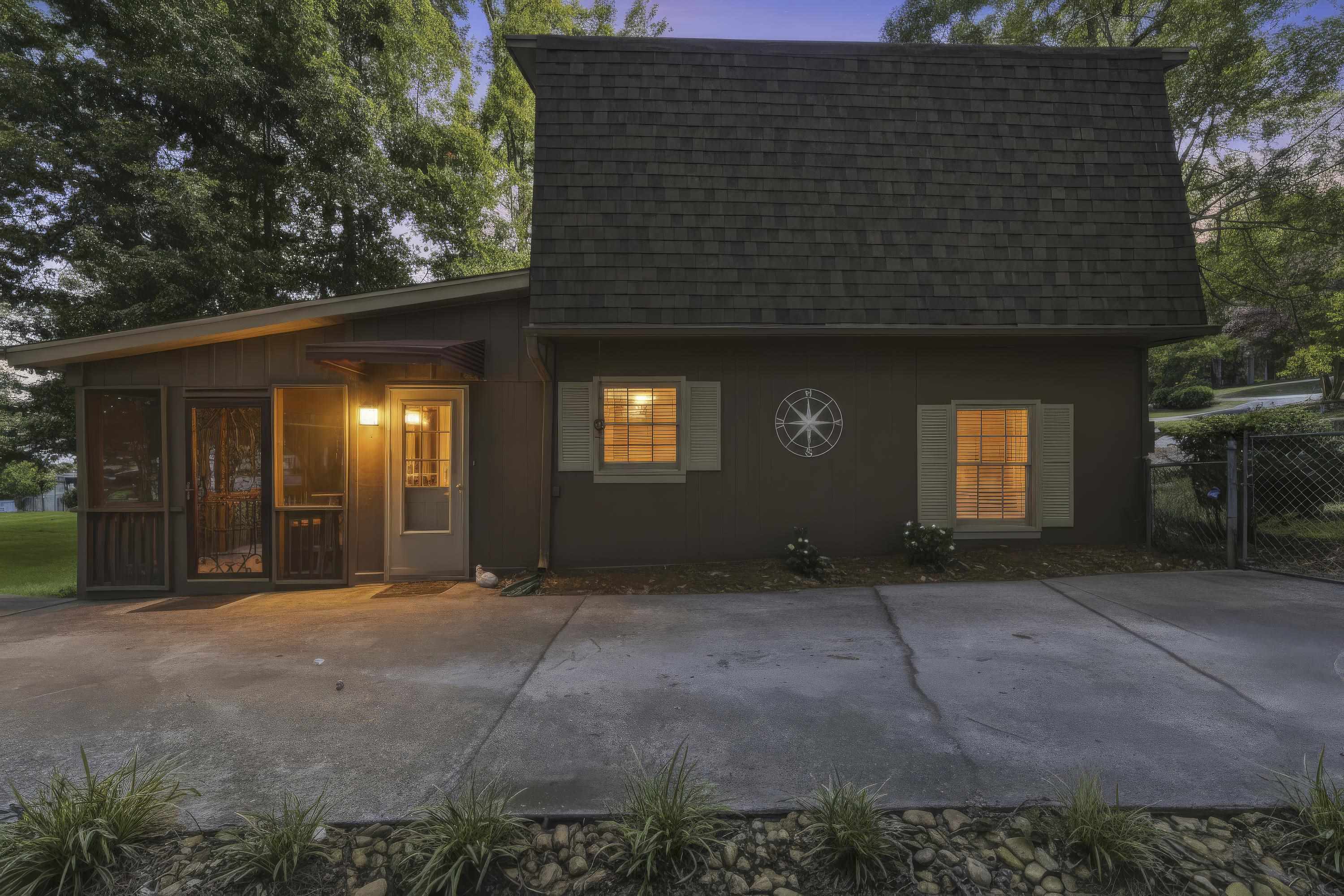 260 SHELTON DRIVE Property Photo 1