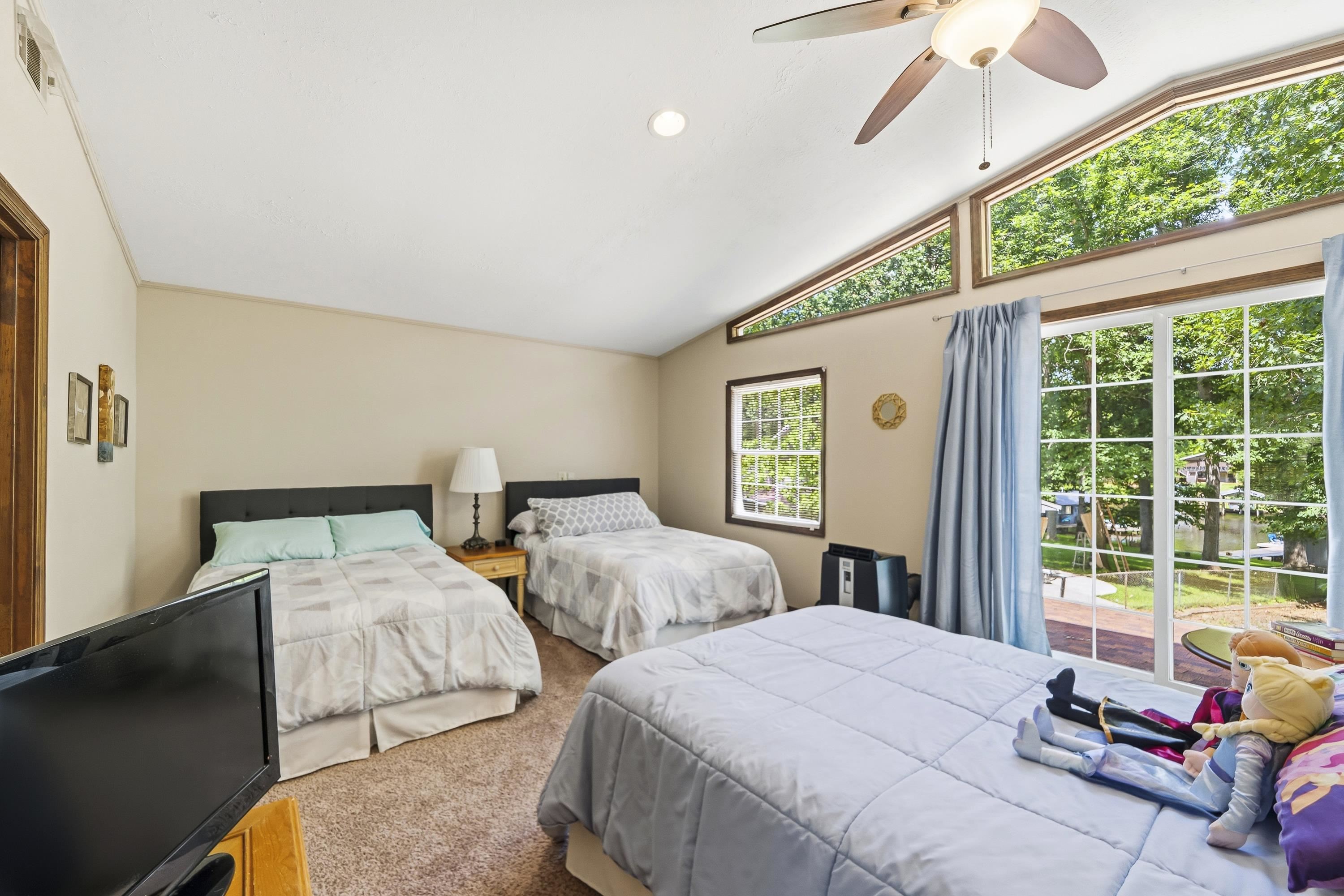 260 Shelton Drive Property Photo 15