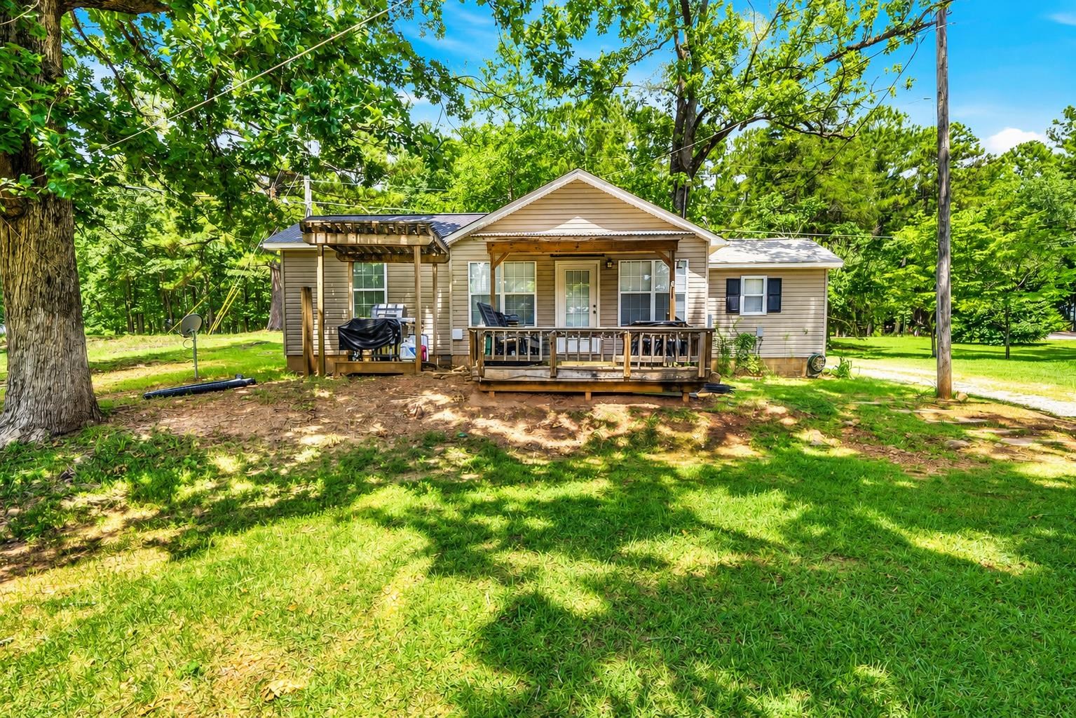 201 Lakeshore Drive Property Photo 1