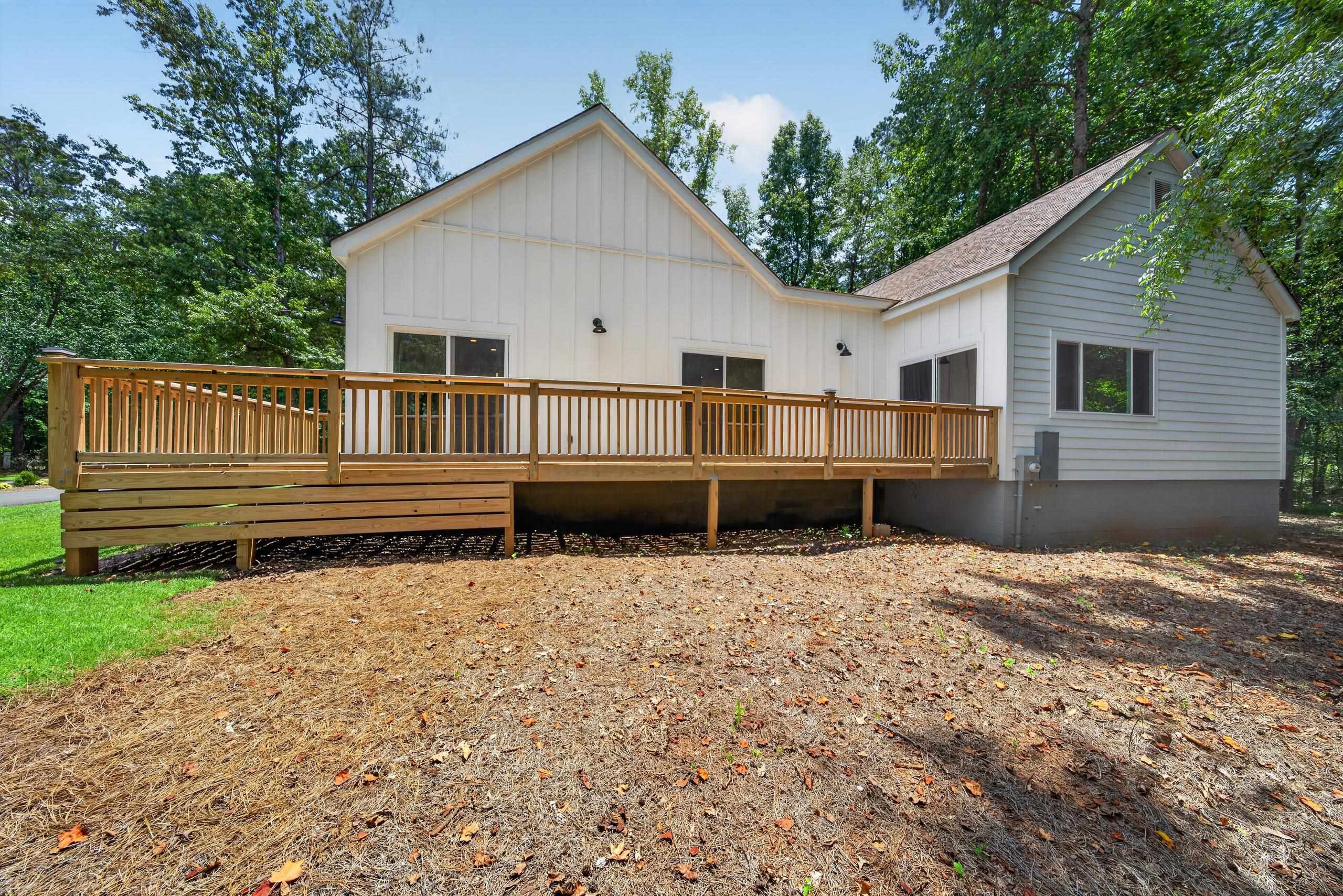 101 Willow Cove Property Photo 2