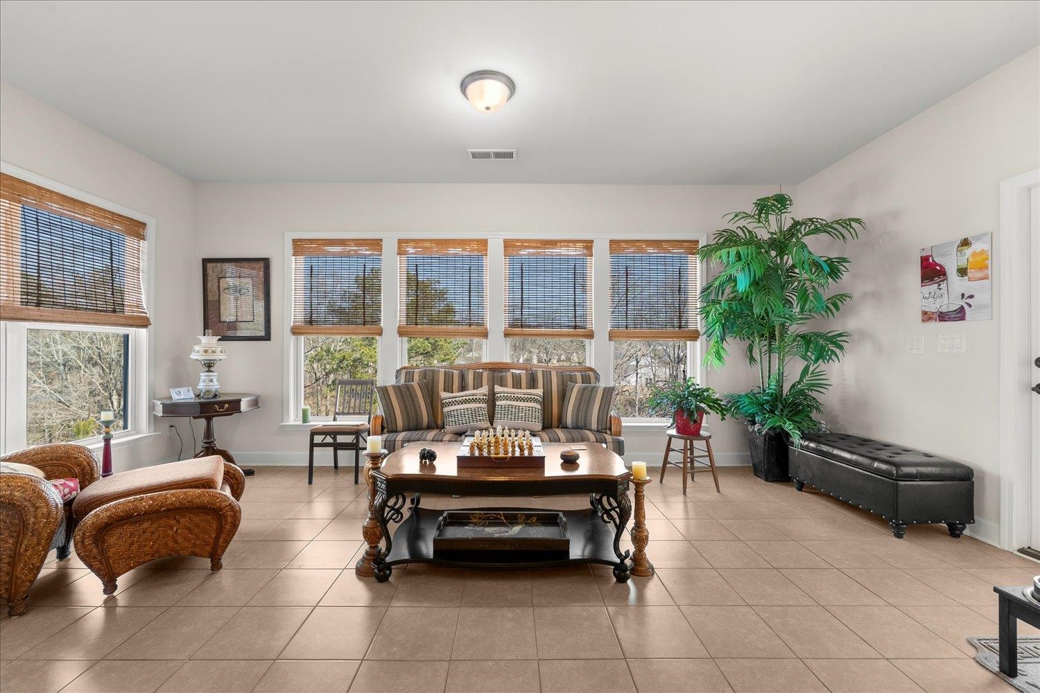 1031 Peachbelt St Property Photo 40