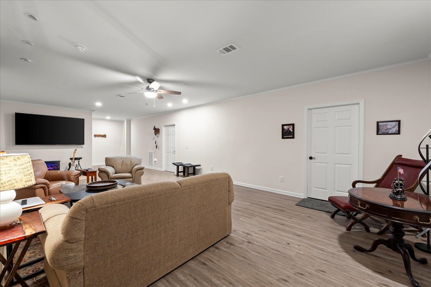 1031 Peachbelt St Property Photo 66