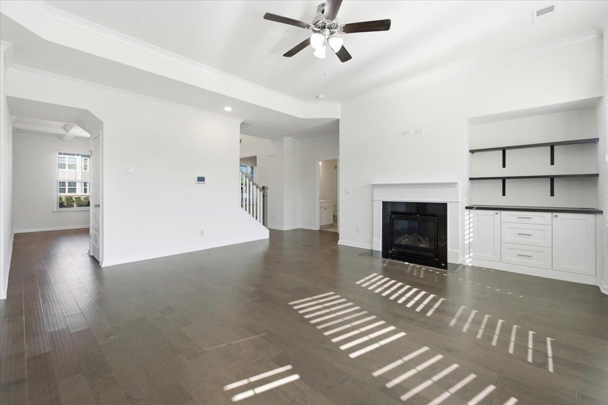 1221 Hawthorne Circle Property Photo 6