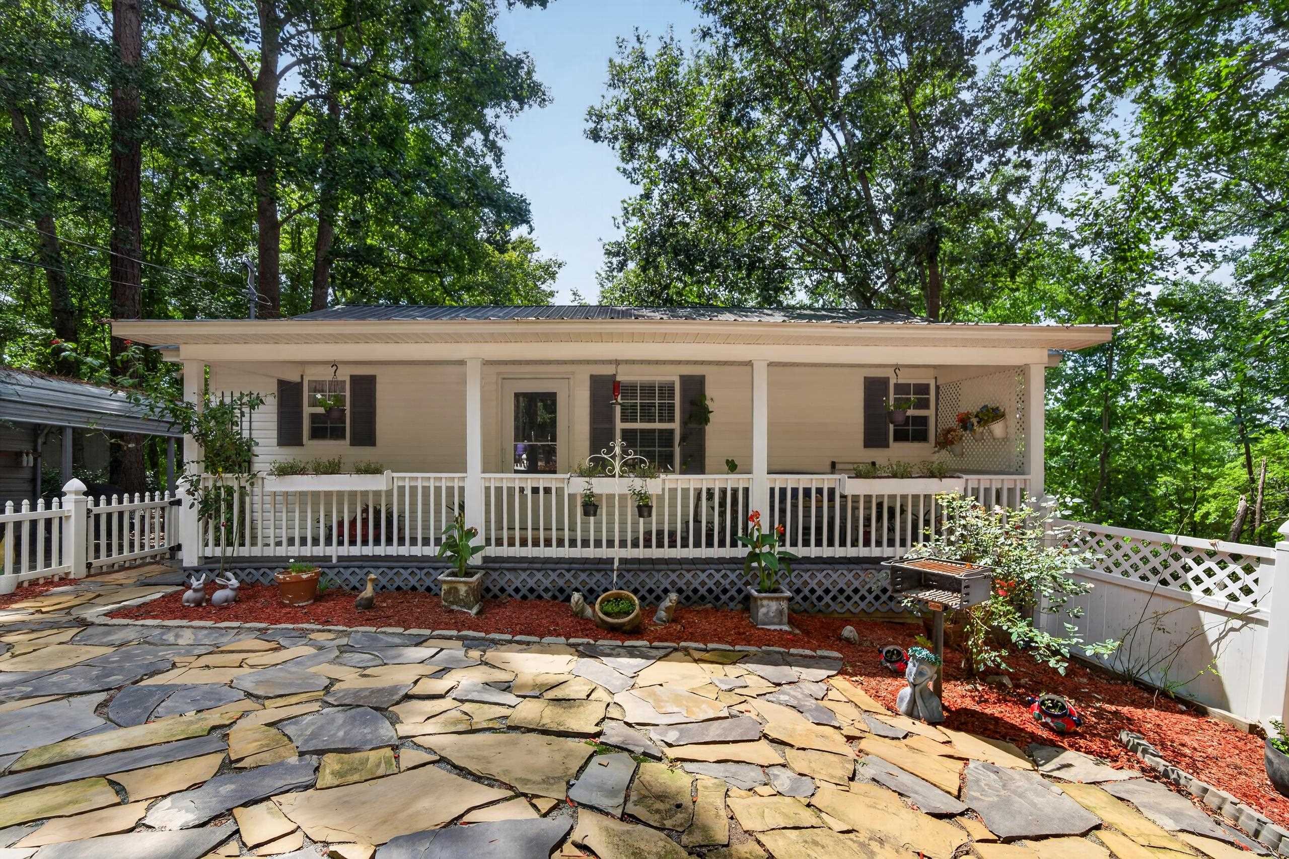 120 Sunset Drive Property Photo 1