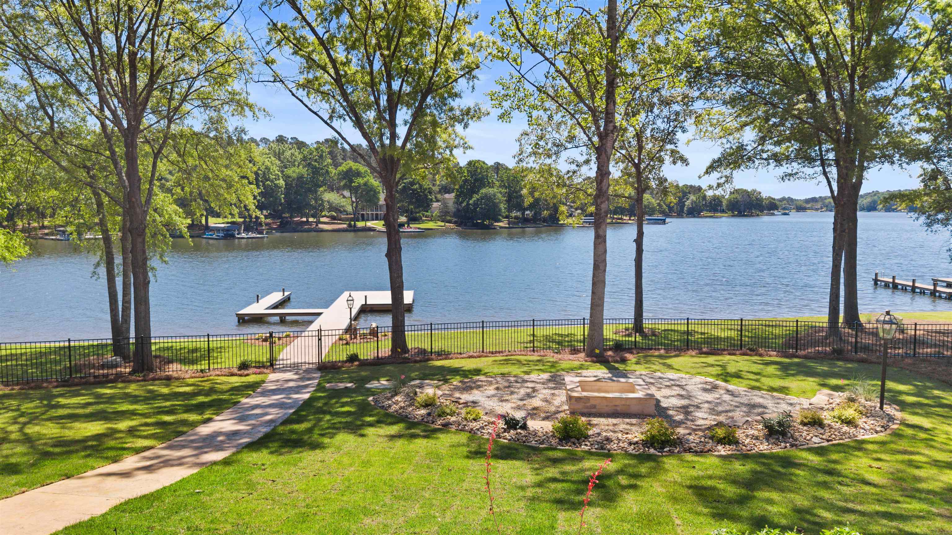 138 Phoenix Drive Property Photo 4