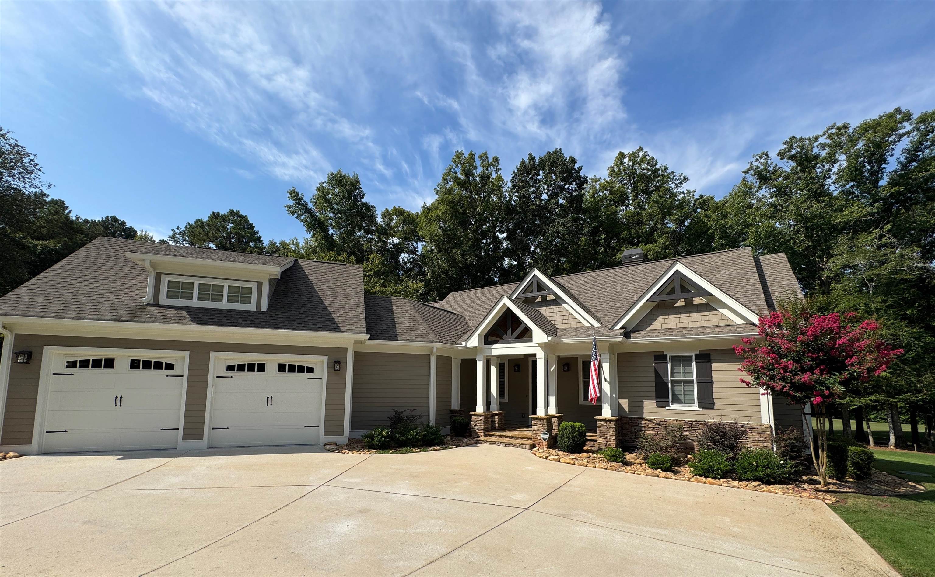 1821 Club Drive Property Photo 1