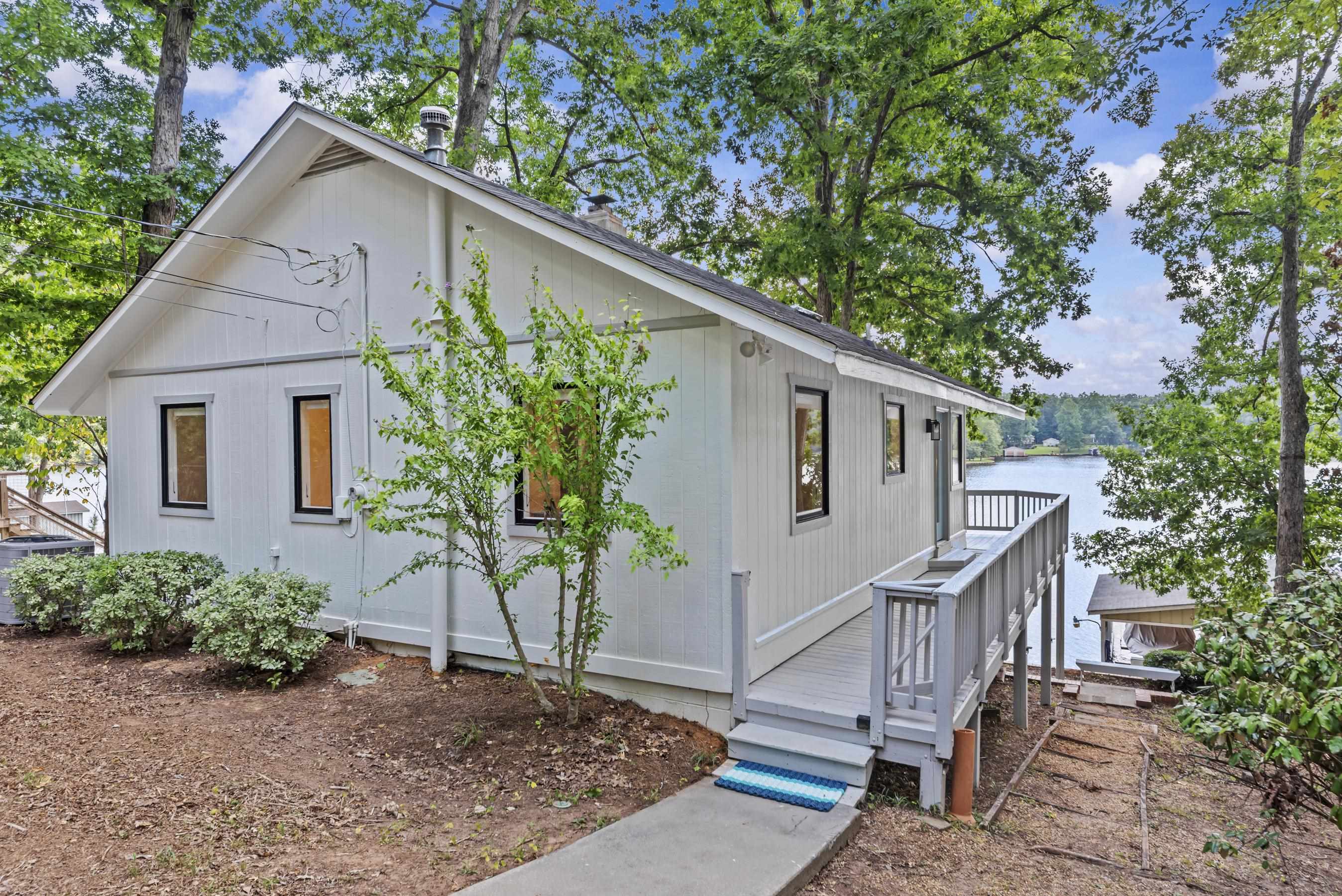 114 SOUTHSHORE DRIVE Property Photo 1