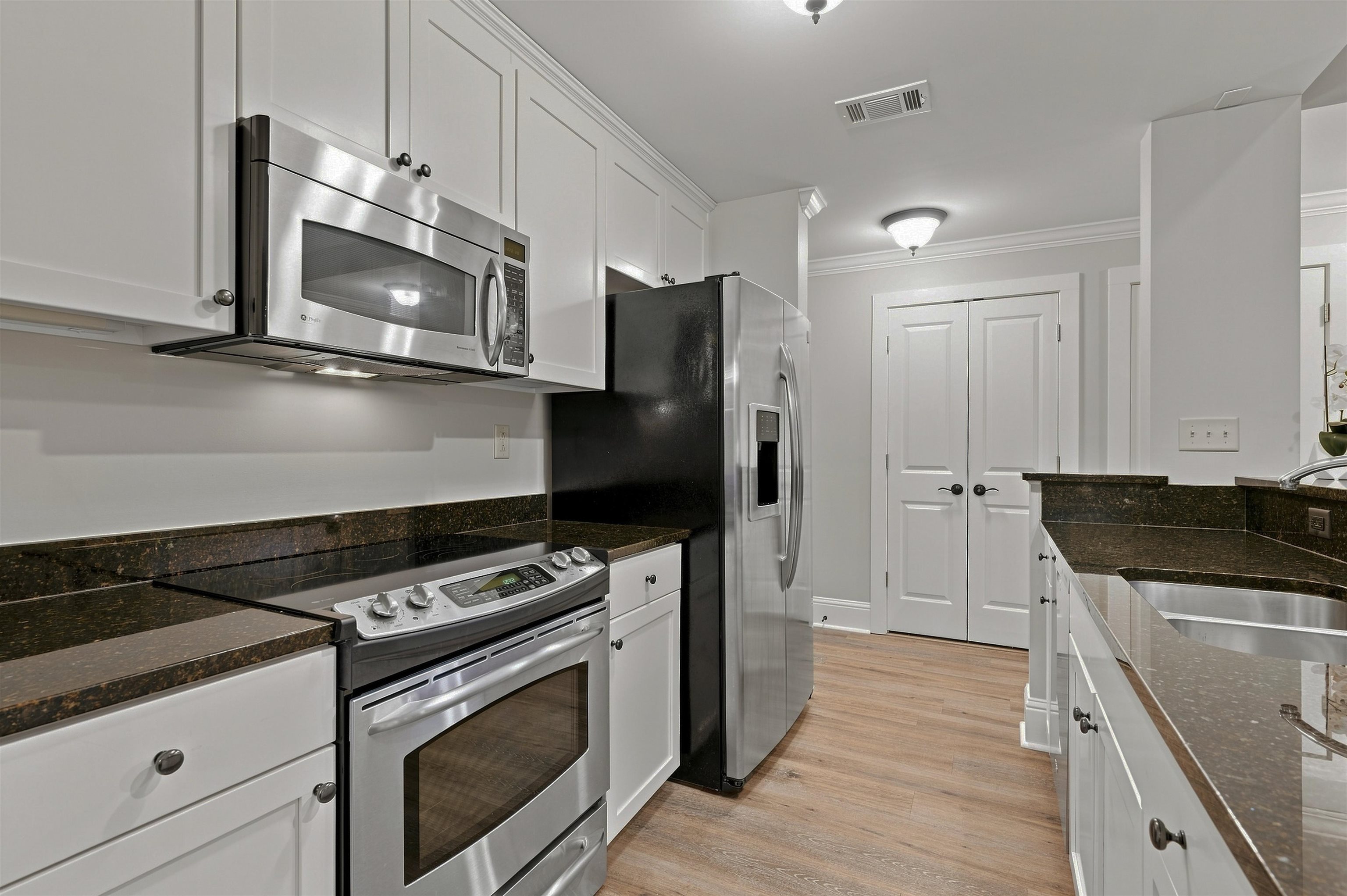 1010d Portage Trail Property Photo 17