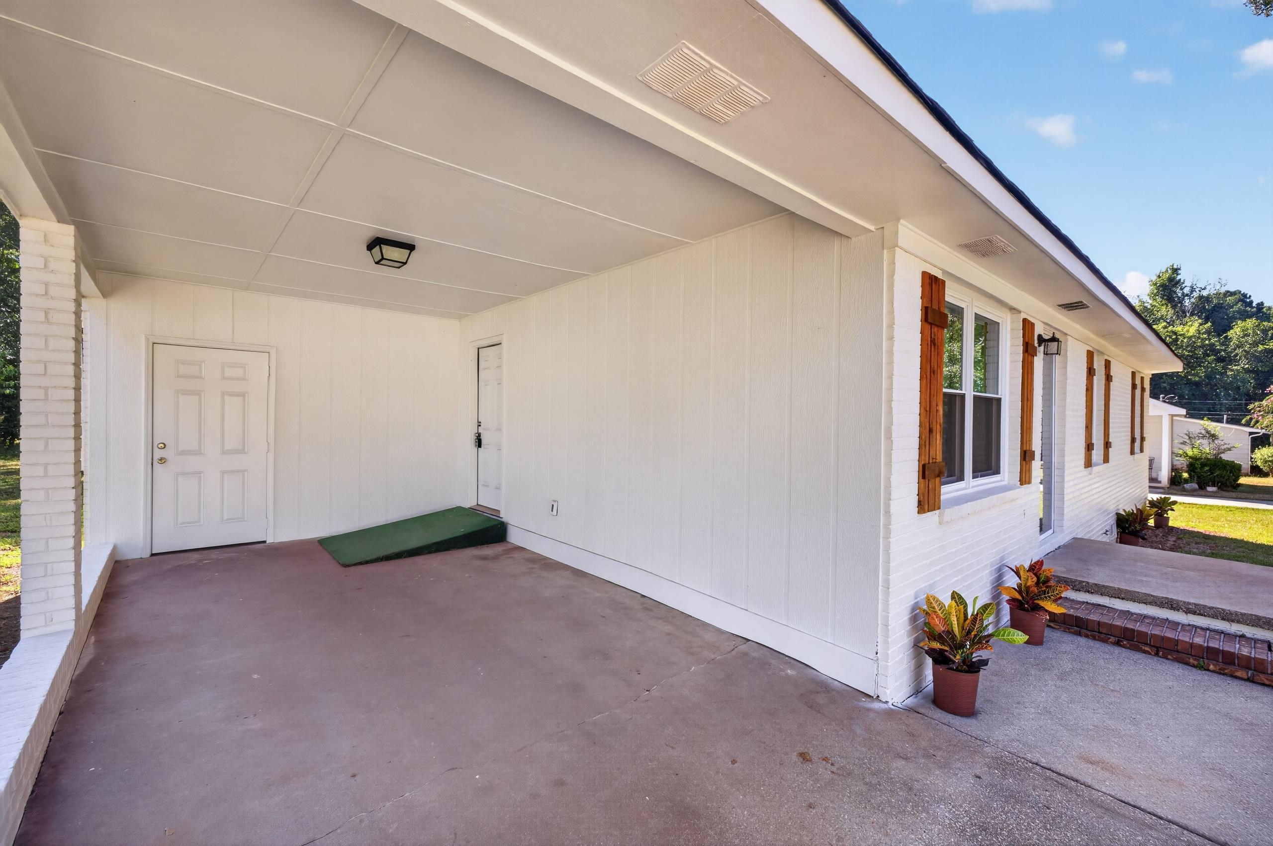 1015 Highland Avenue Property Photo 3