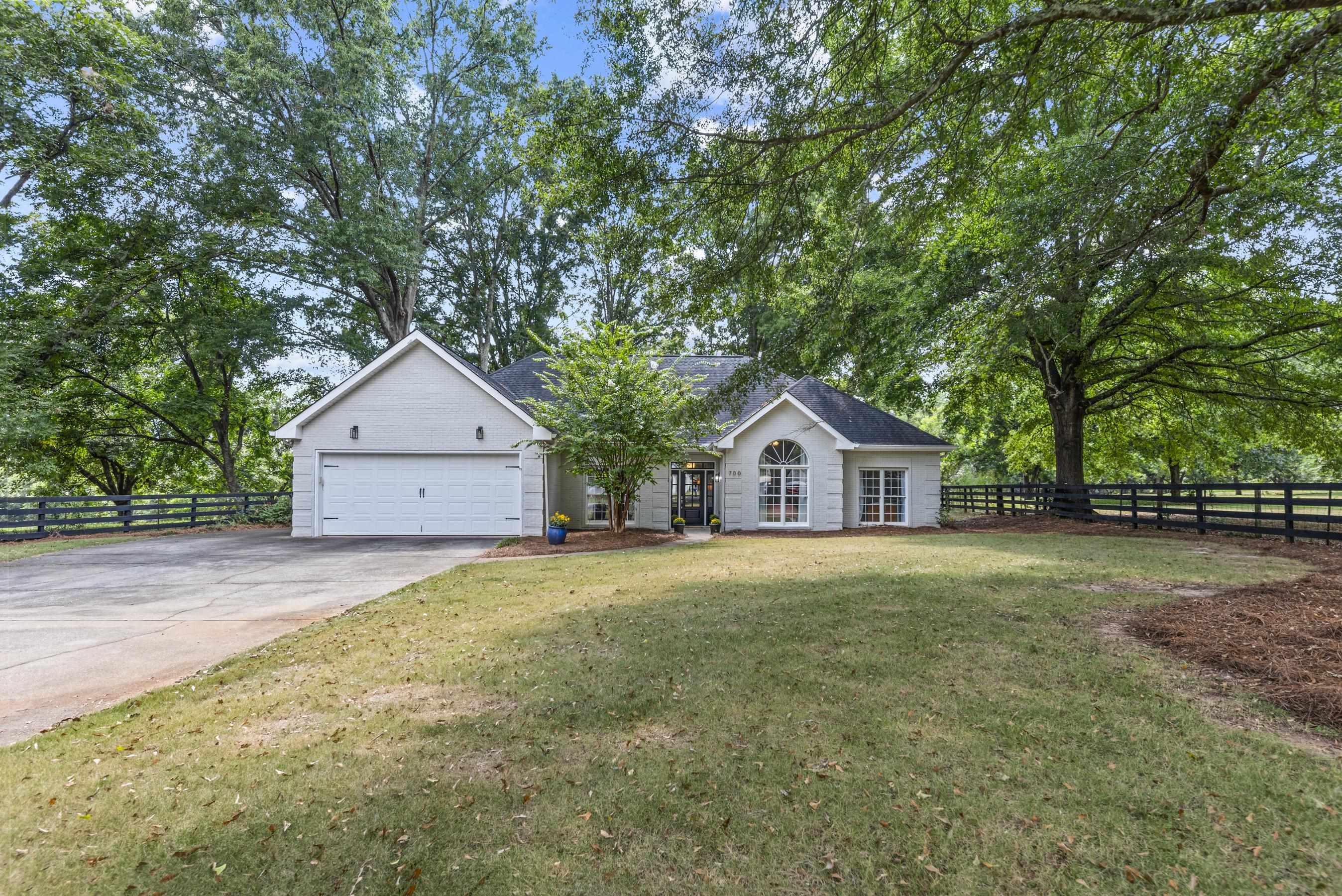 700 Skyline Drive Property Photo 1