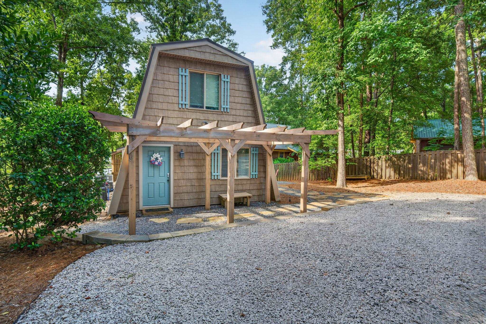 1000 Tree-a-coon Place Property Photo 3